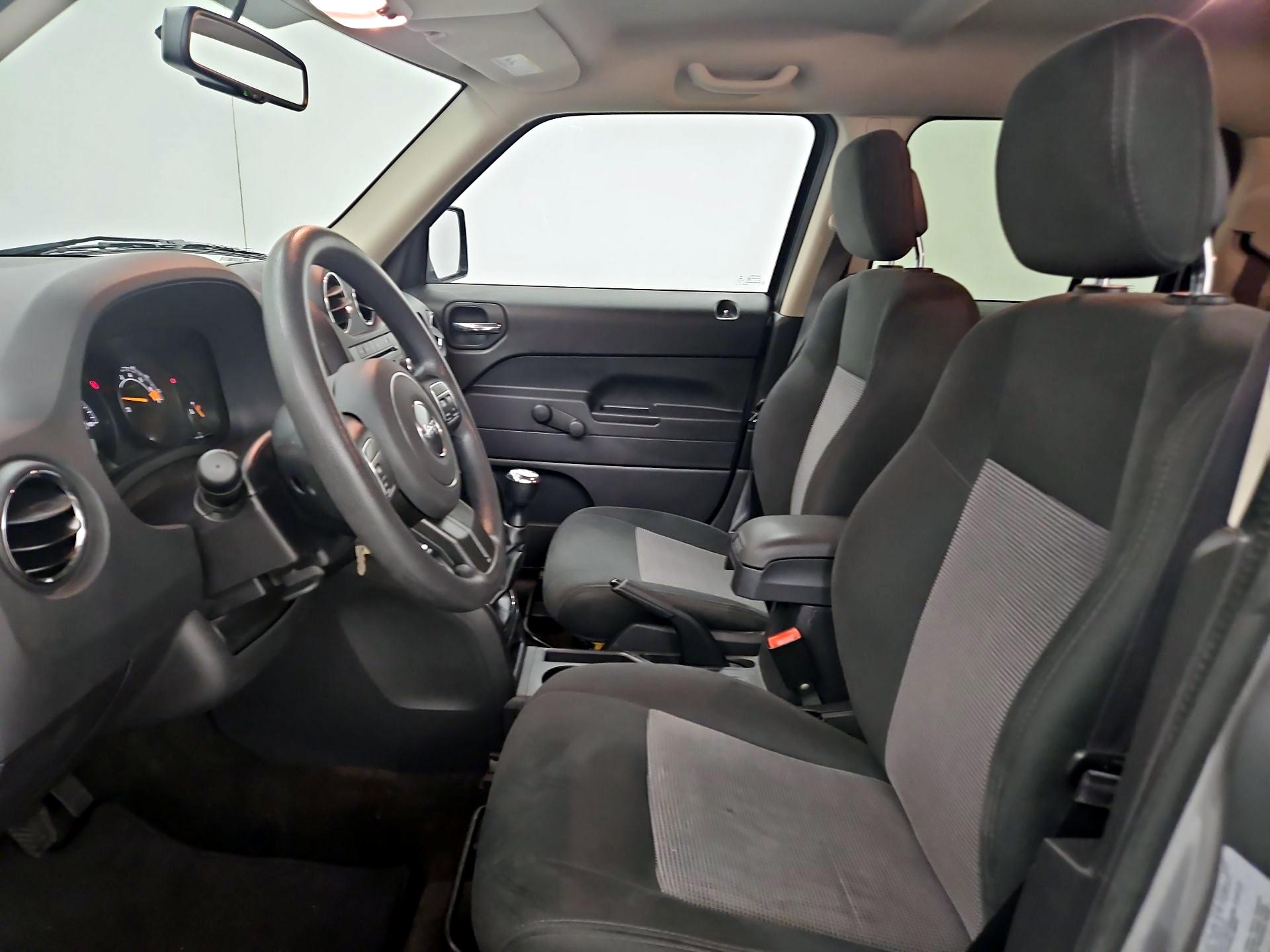 Thumbnail: 2016 Jeep Patriot - 11