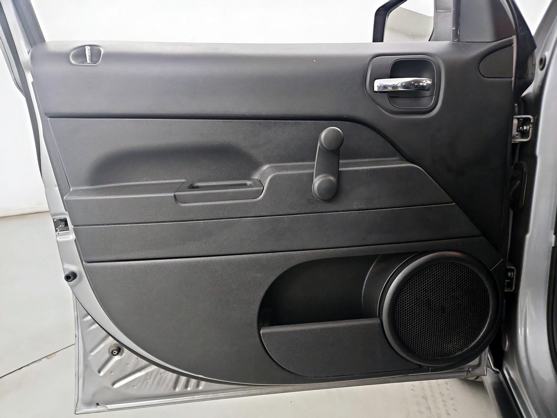 Thumbnail: 2016 Jeep Patriot - 12