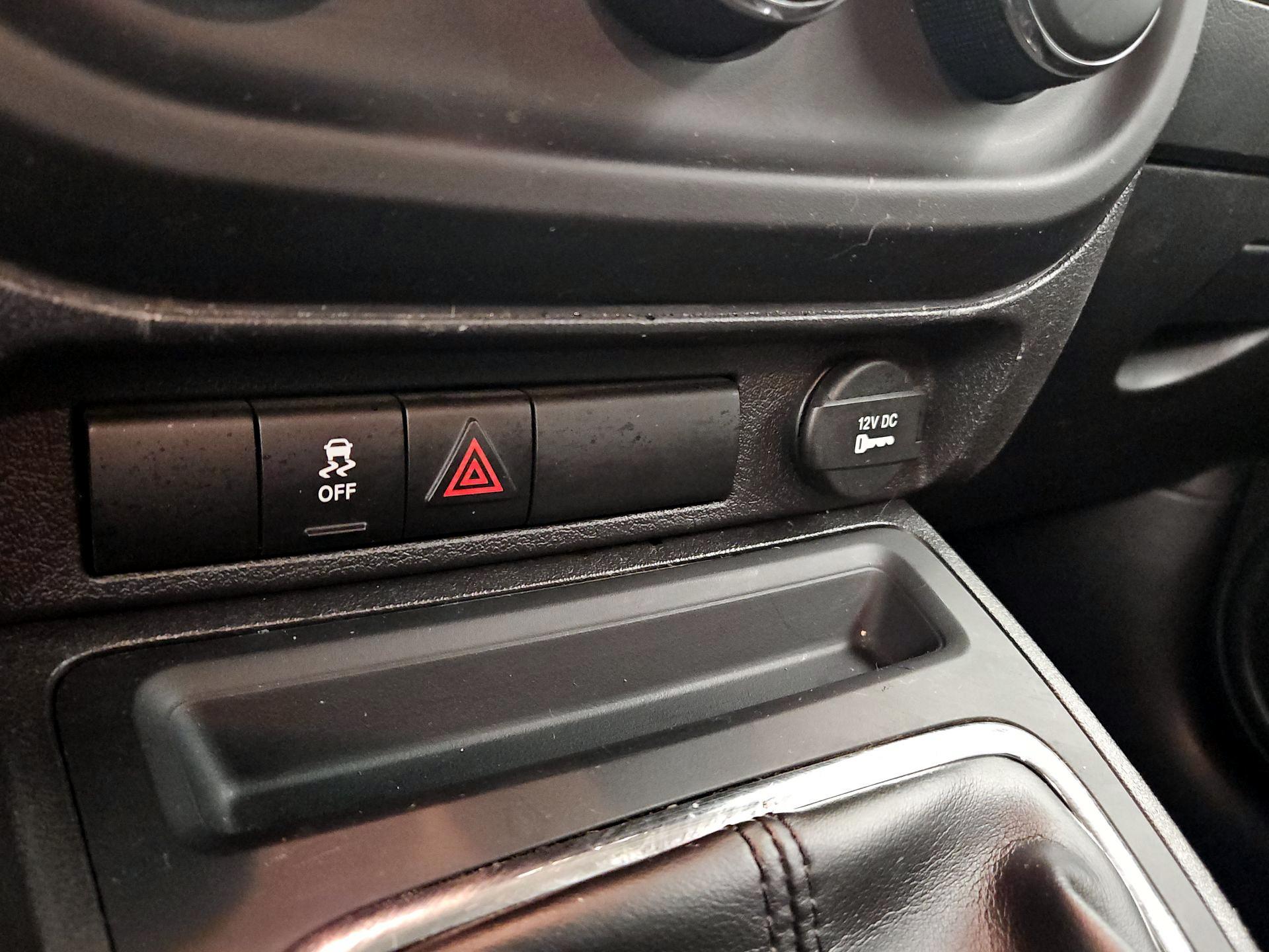 Thumbnail: 2016 Jeep Patriot - 16