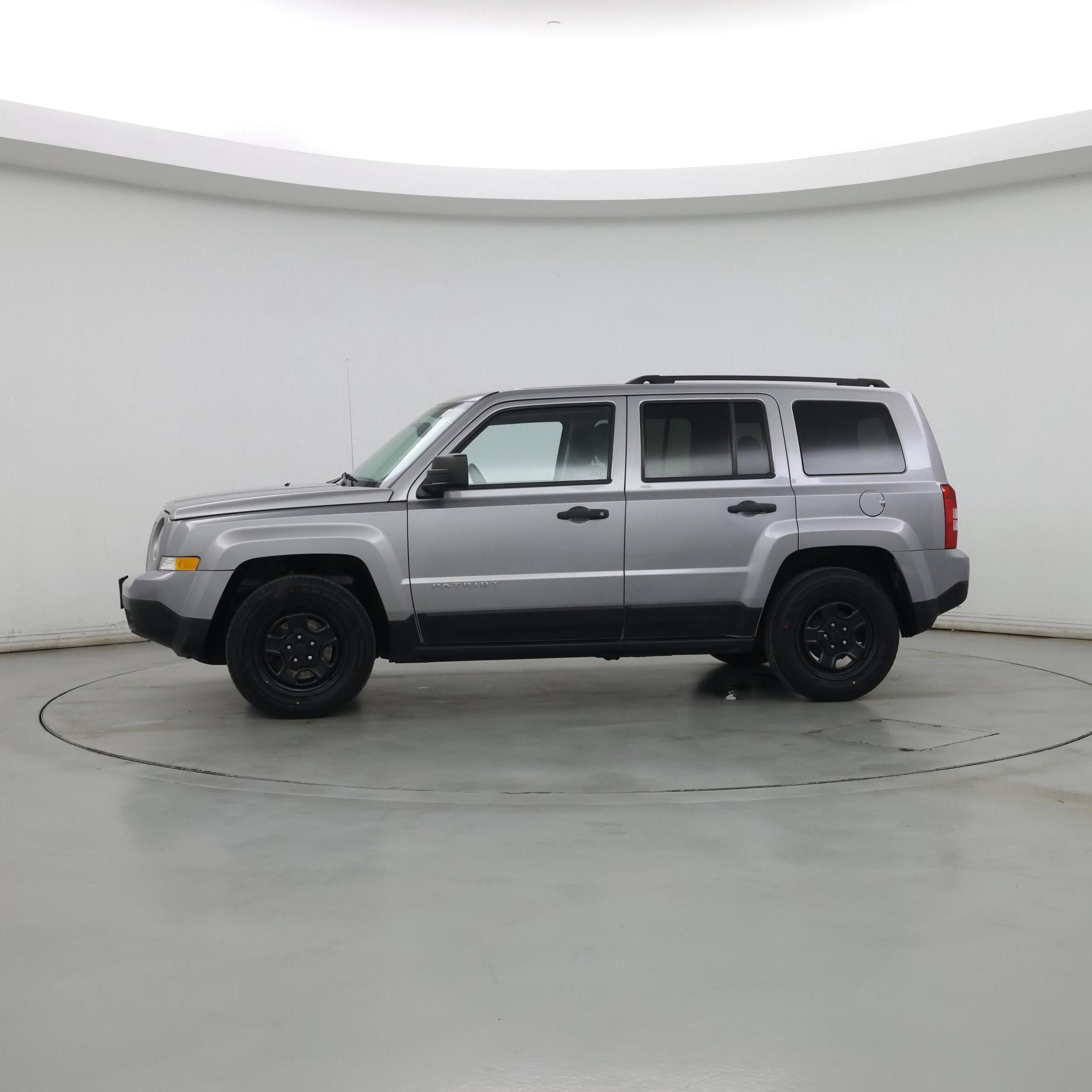 Thumbnail: 2016 Jeep Patriot - 3