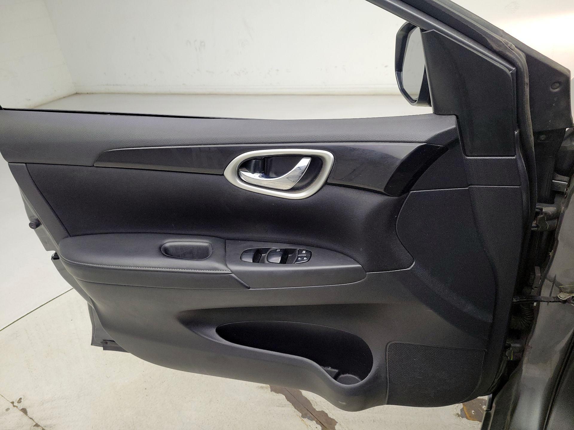 Thumbnail: 2019 Nissan Sentra - 12