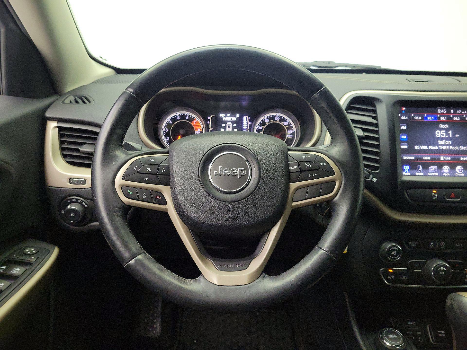 Thumbnail: 2017 Jeep Cherokee - 10