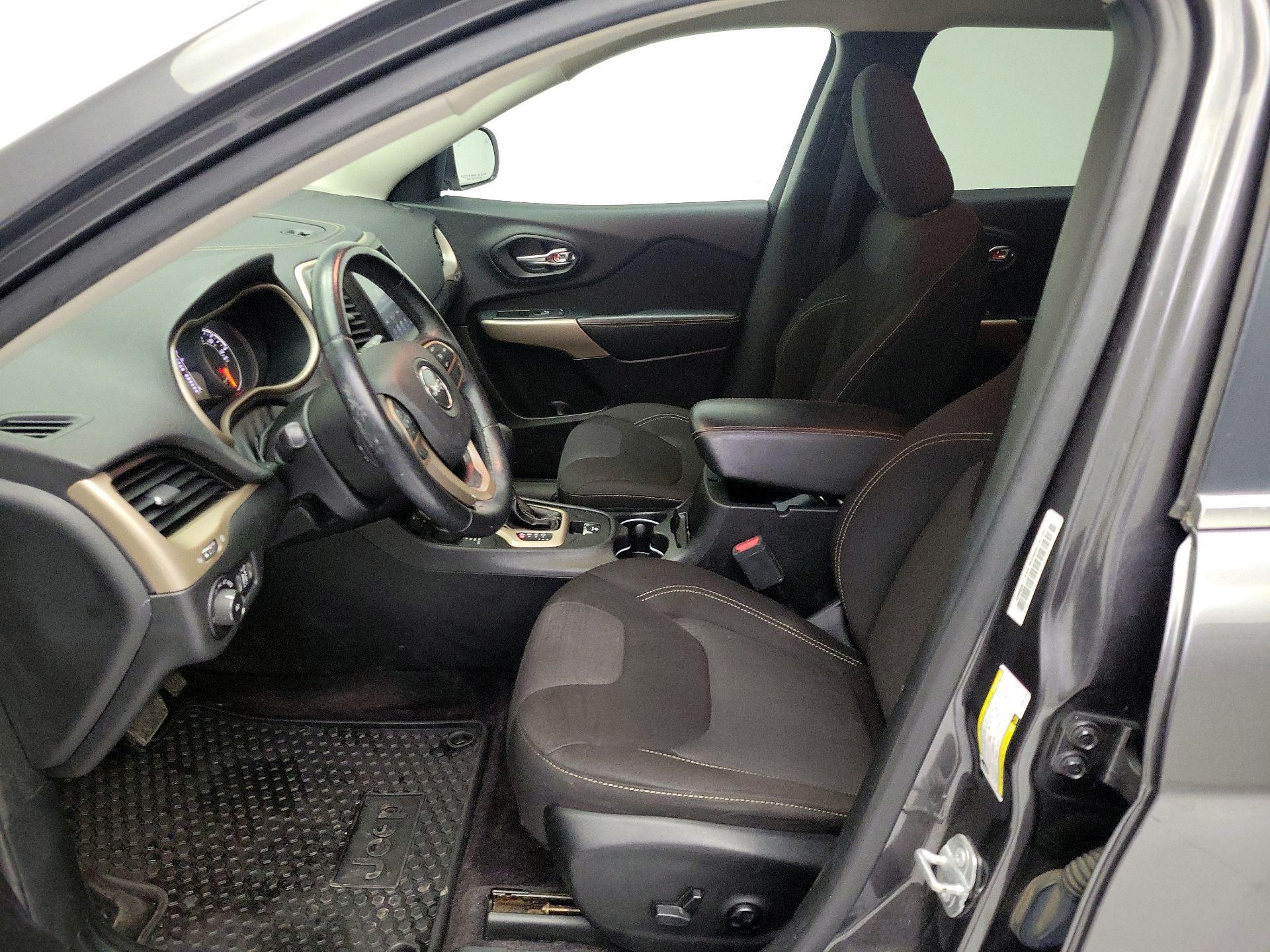 Thumbnail: 2017 Jeep Cherokee - 11