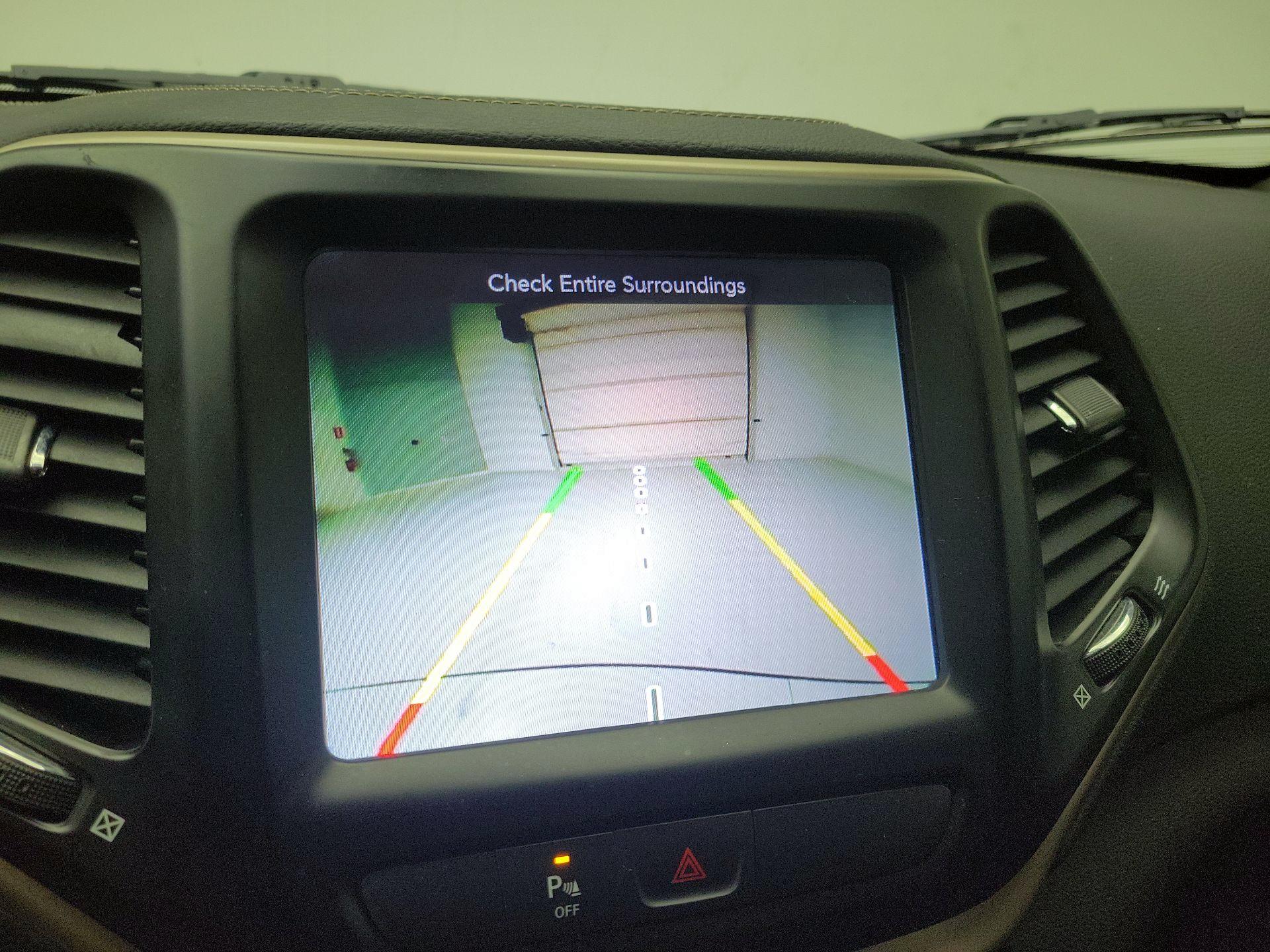 Thumbnail: 2017 Jeep Cherokee - 14