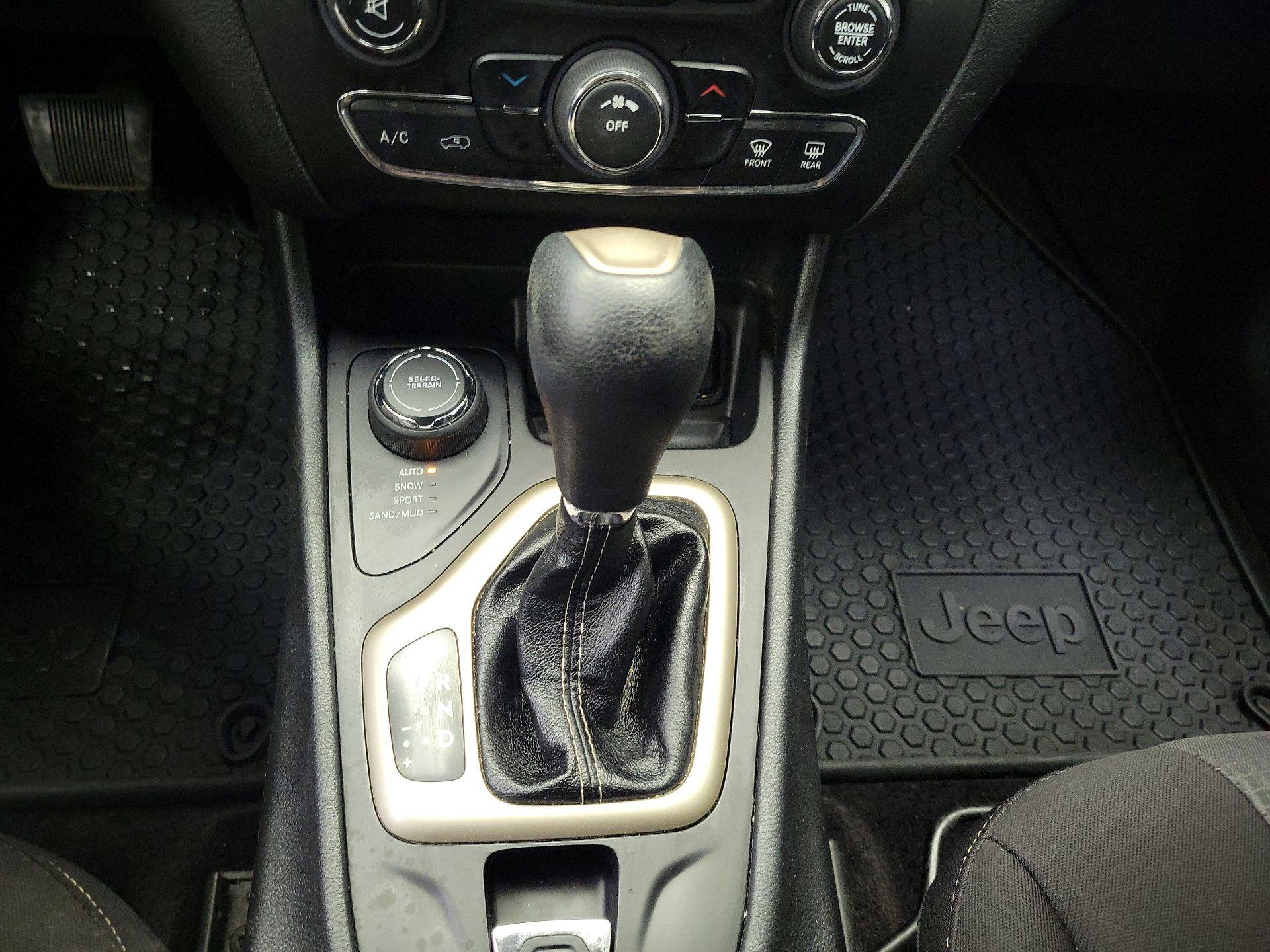 Thumbnail: 2017 Jeep Cherokee - 17