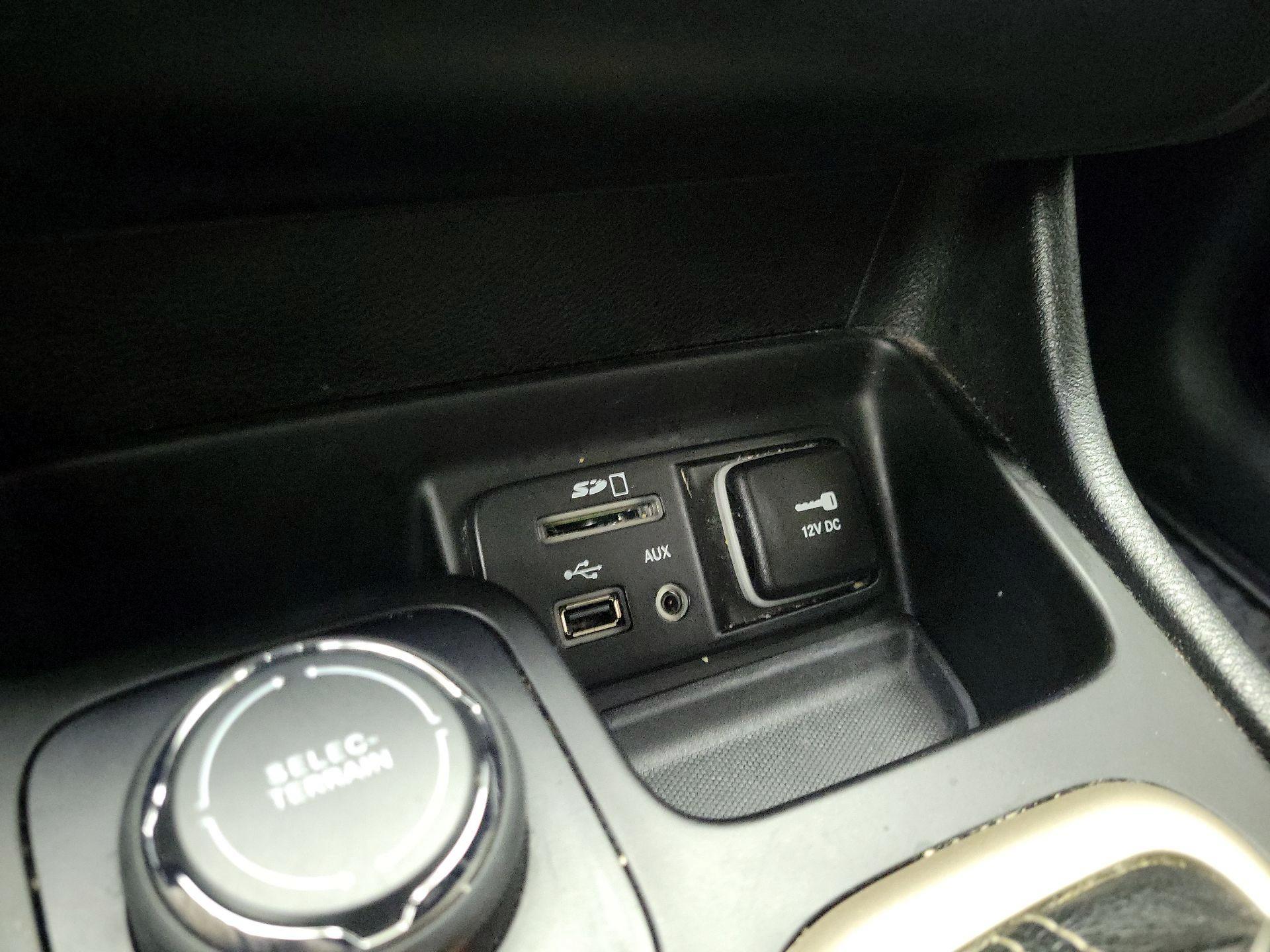 Thumbnail: 2017 Jeep Cherokee - 18