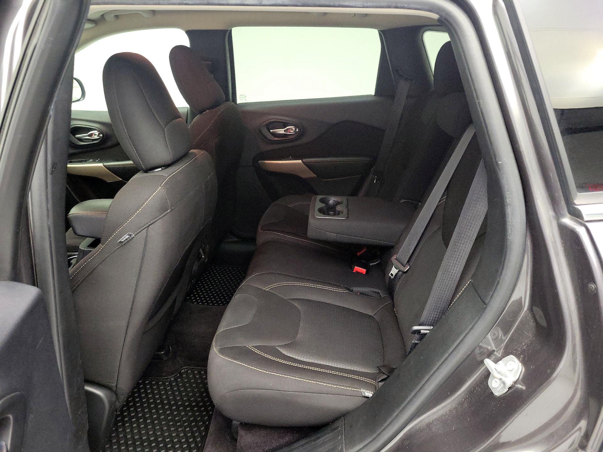 Thumbnail: 2017 Jeep Cherokee - 19