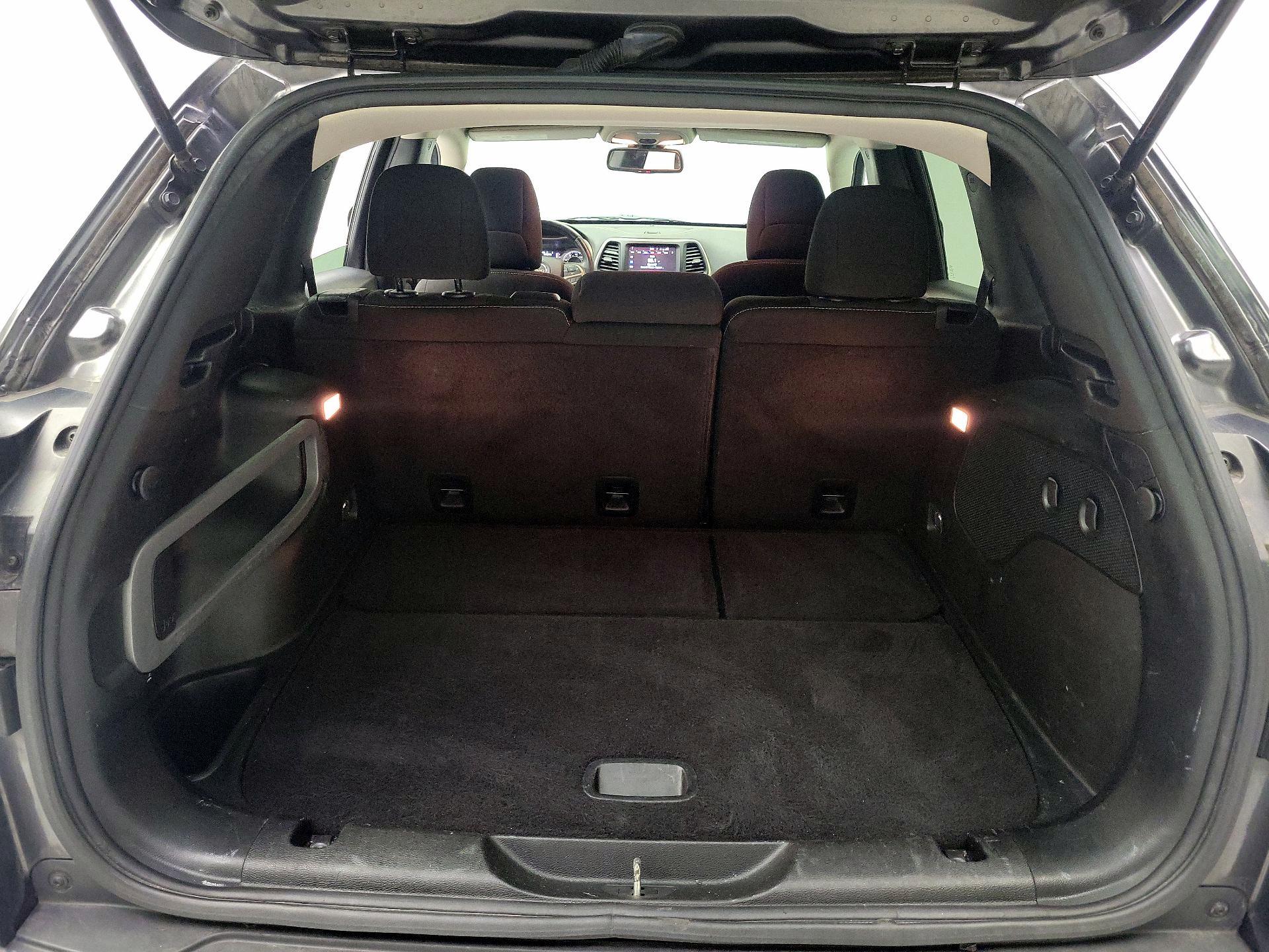 Thumbnail: 2017 Jeep Cherokee - 20