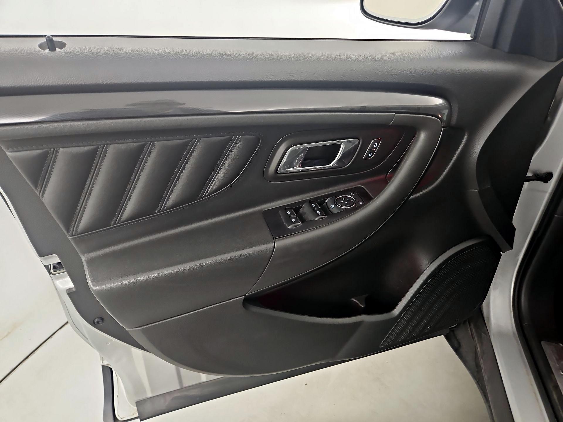 Thumbnail: 2018 Ford Taurus - 12