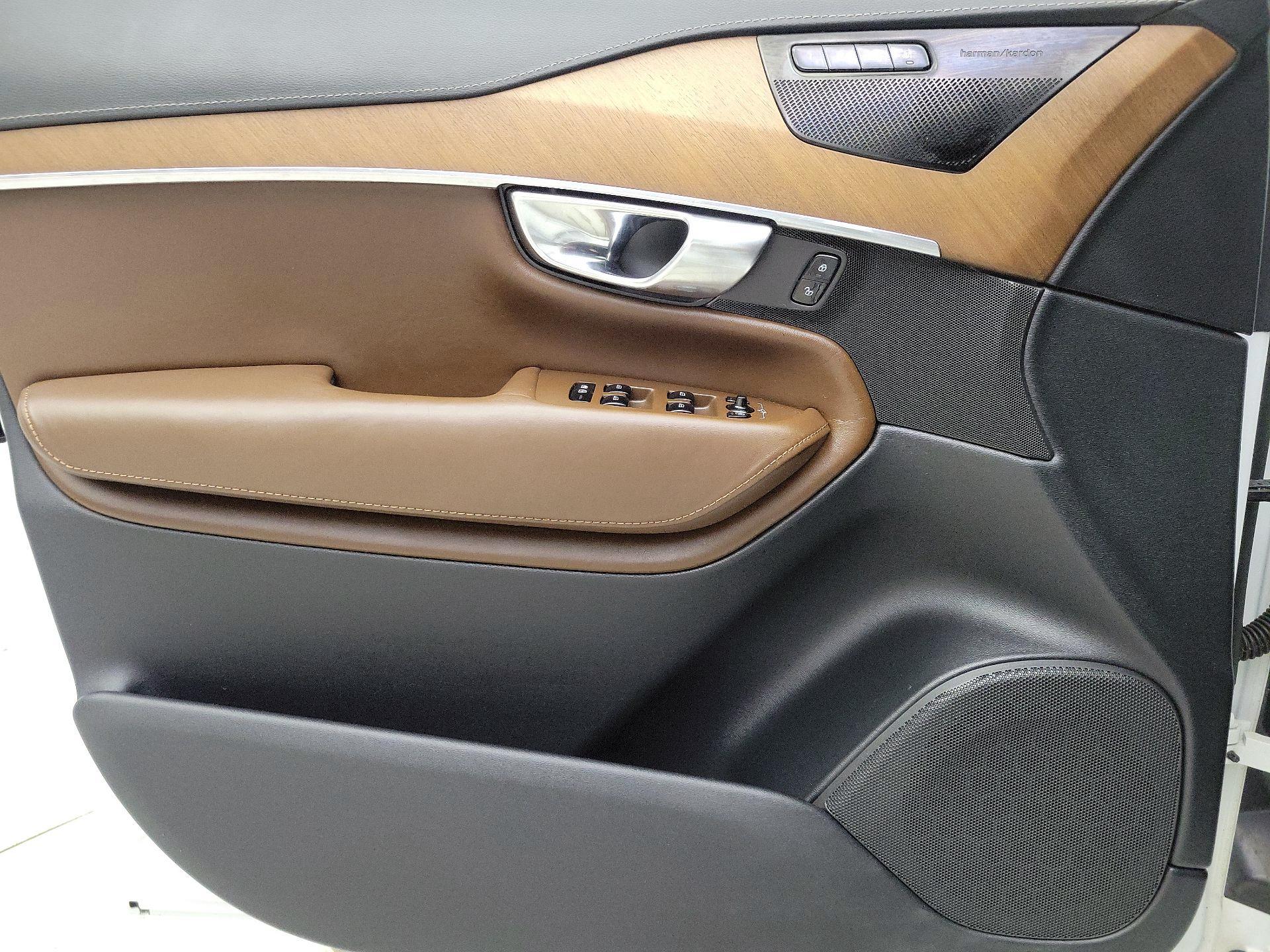 Thumbnail: 2019 Volvo XC90 - 12