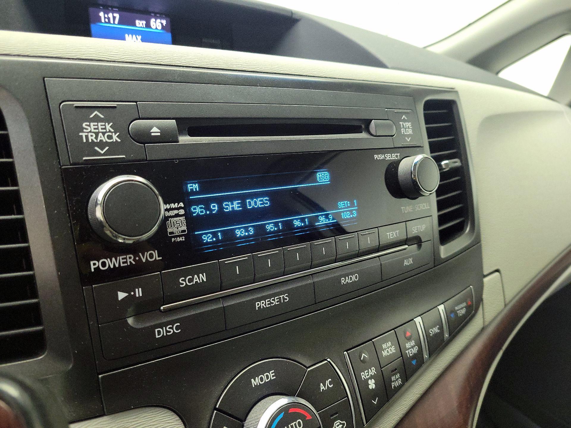 Thumbnail: 2014 Toyota Sienna - 14