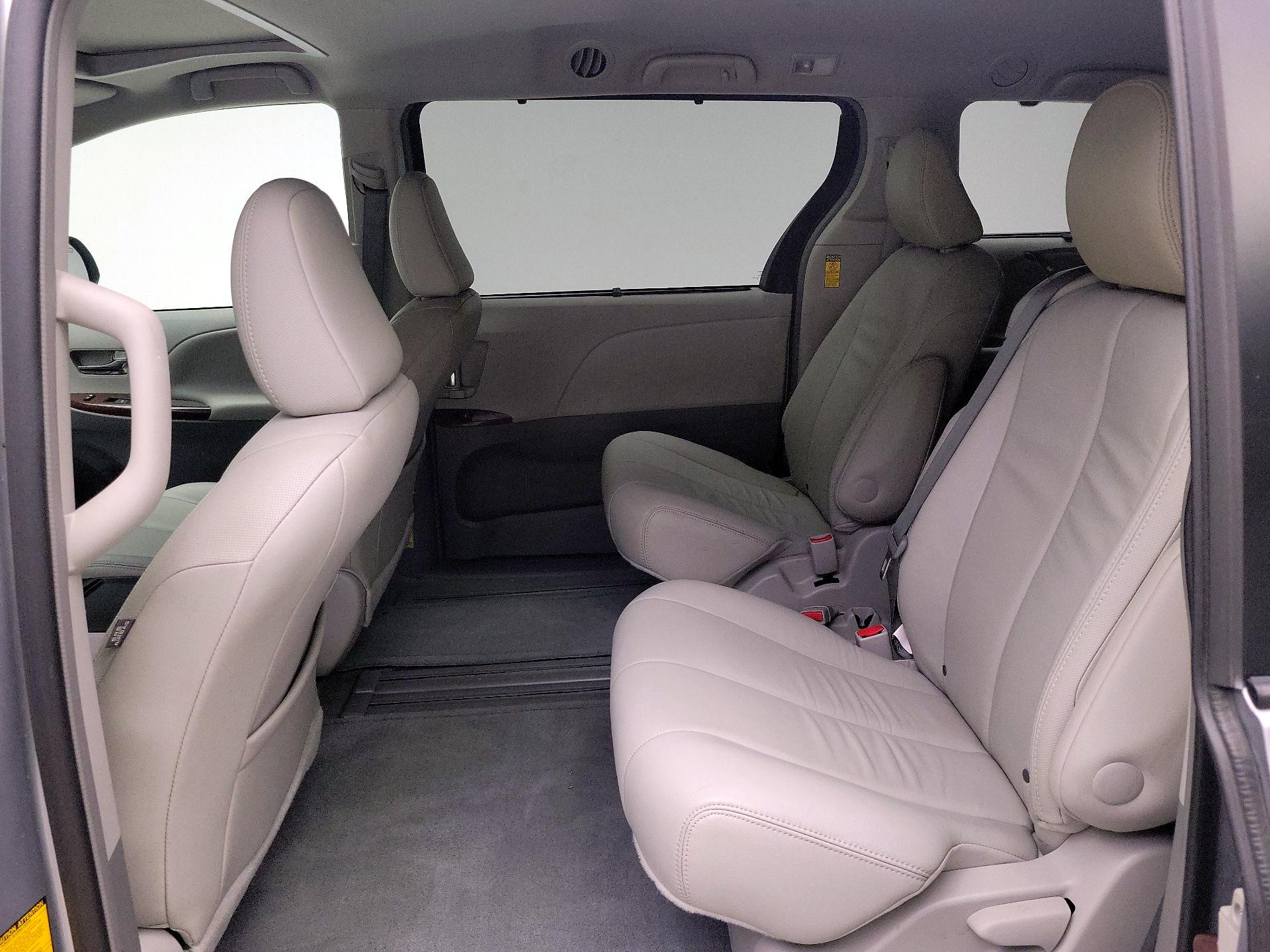 Thumbnail: 2014 Toyota Sienna - 19