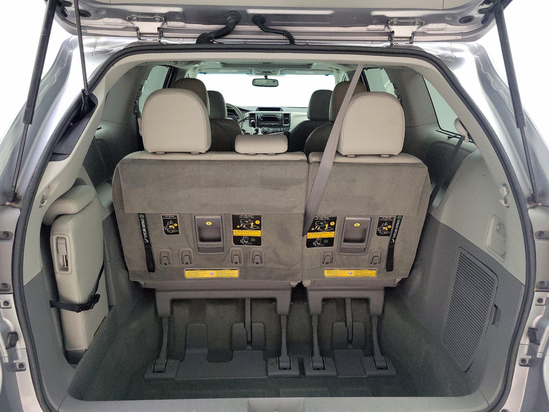 Thumbnail: 2014 Toyota Sienna - 20