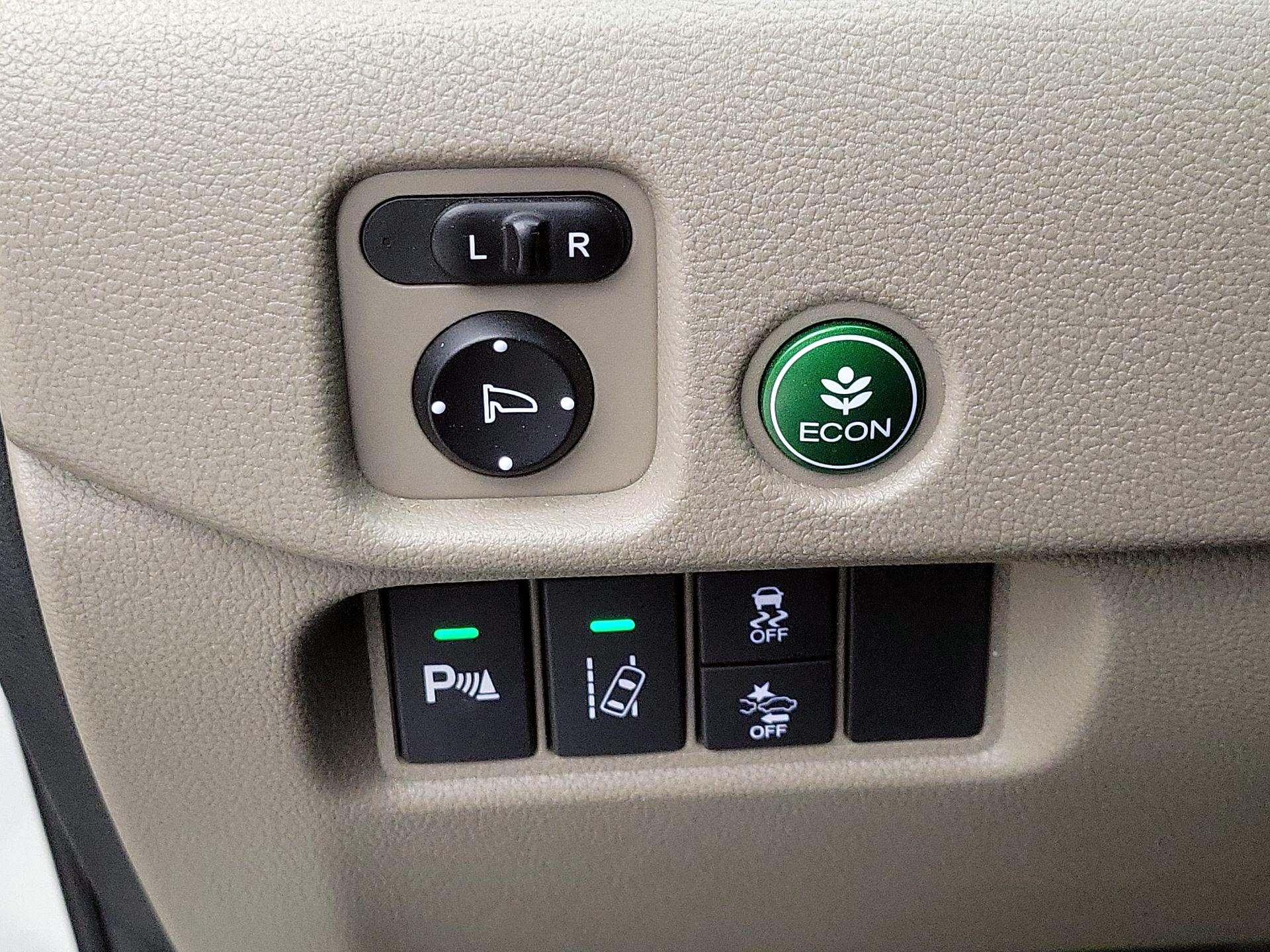 Thumbnail: 2016 Honda Pilot - 13