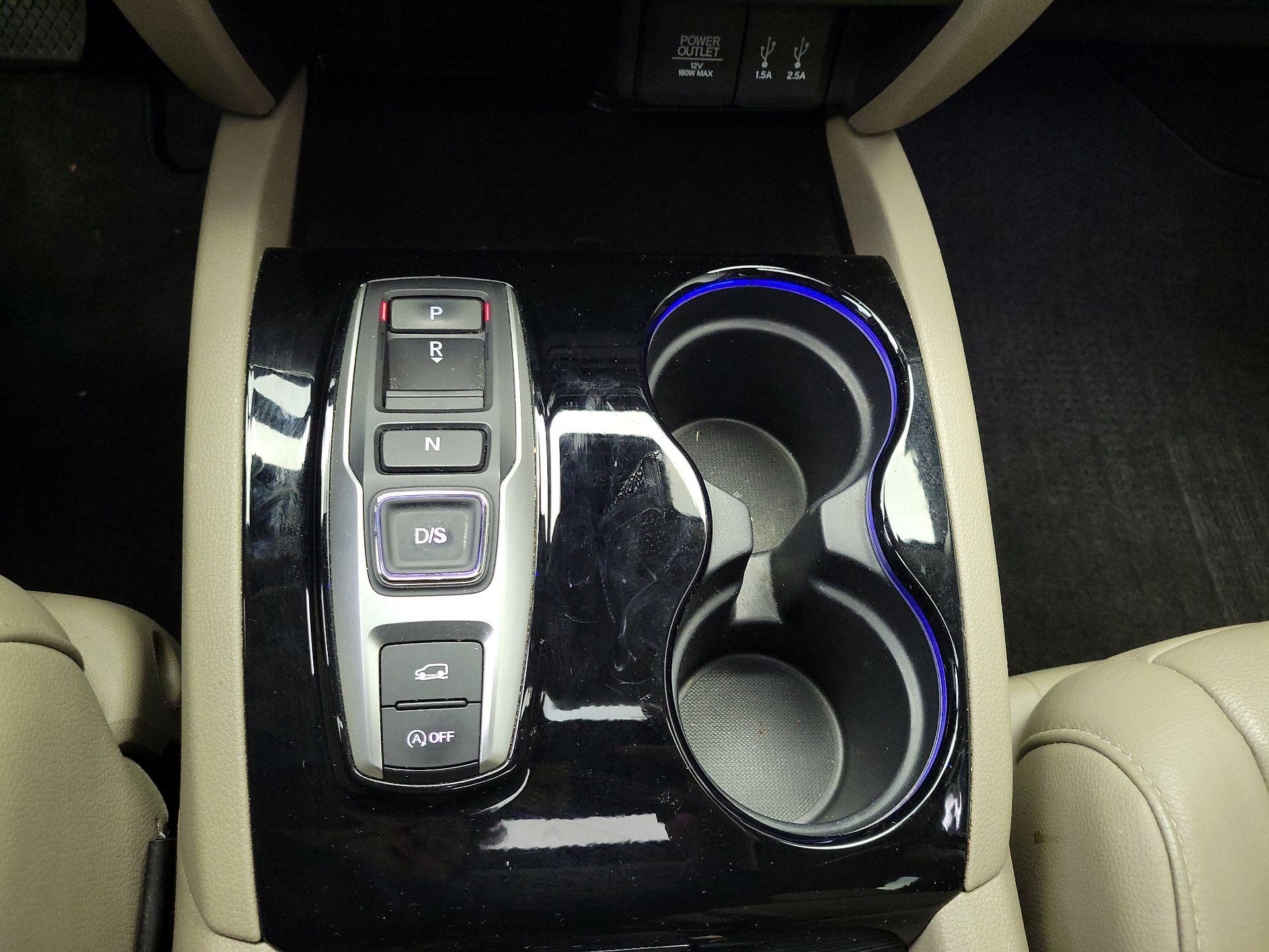 Thumbnail: 2016 Honda Pilot - 18