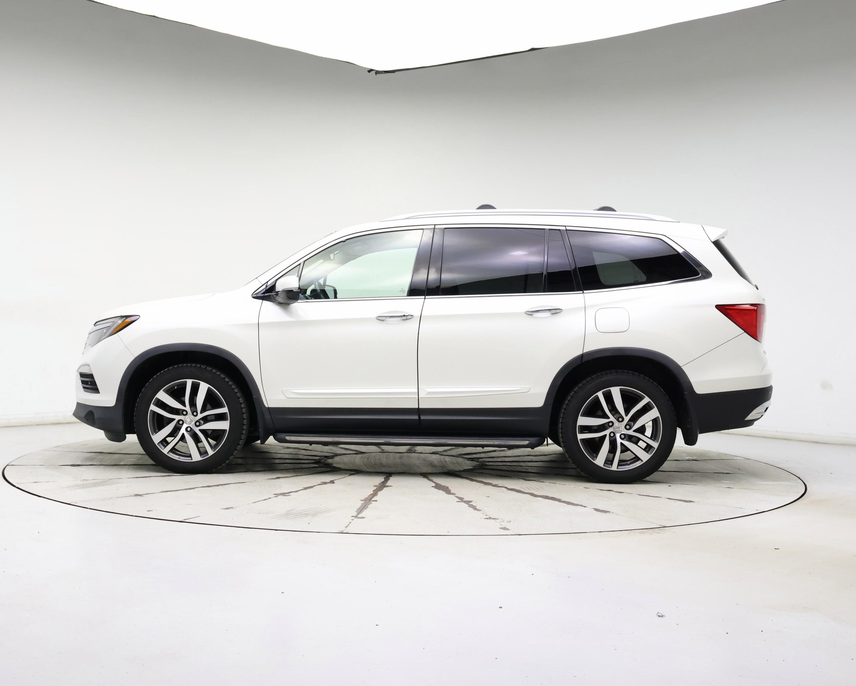 Thumbnail: 2016 Honda Pilot - 3