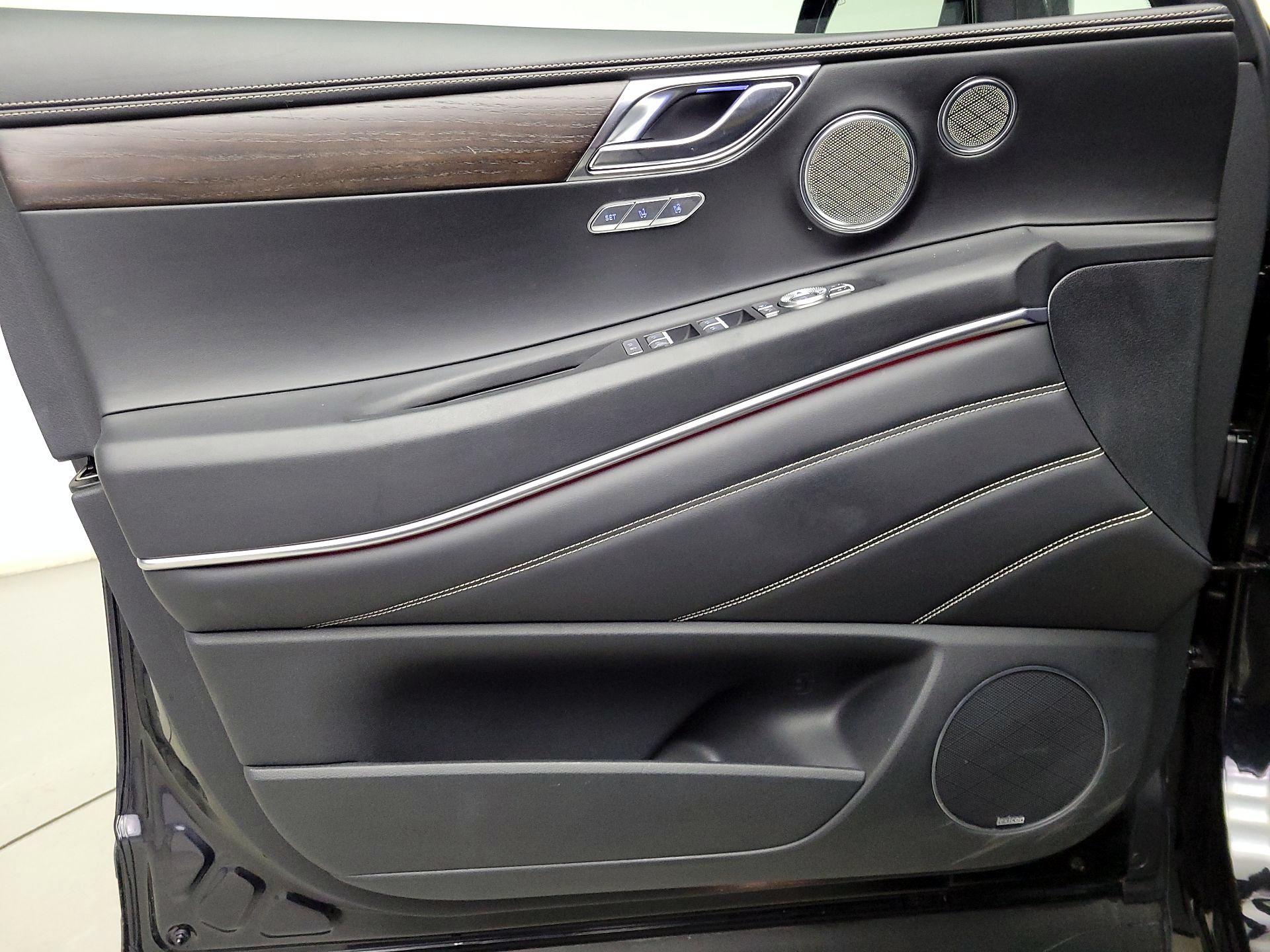 Thumbnail: 2023 Genesis GV80 - 12