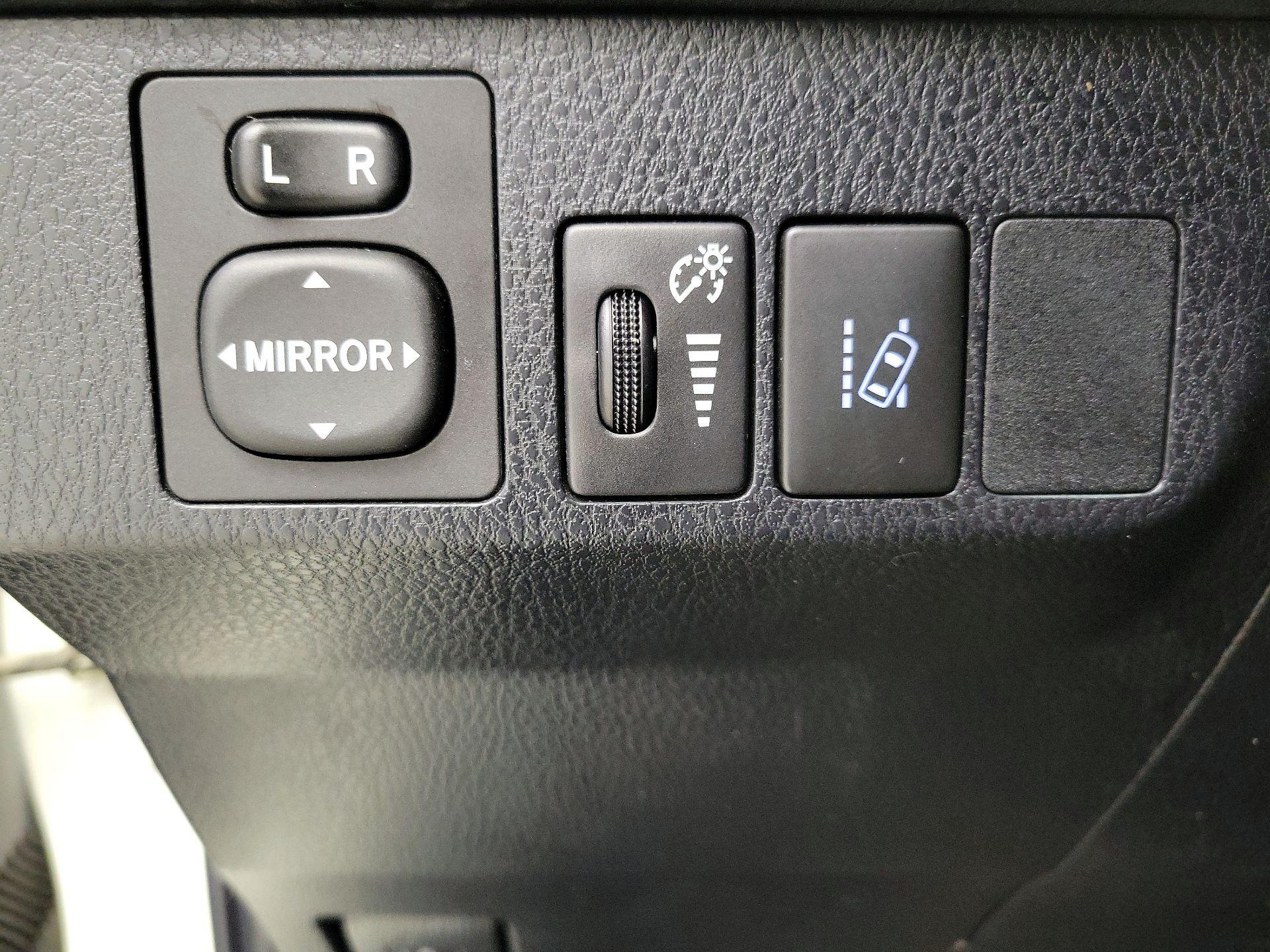 Thumbnail: 2018 Toyota RAV4 - 13