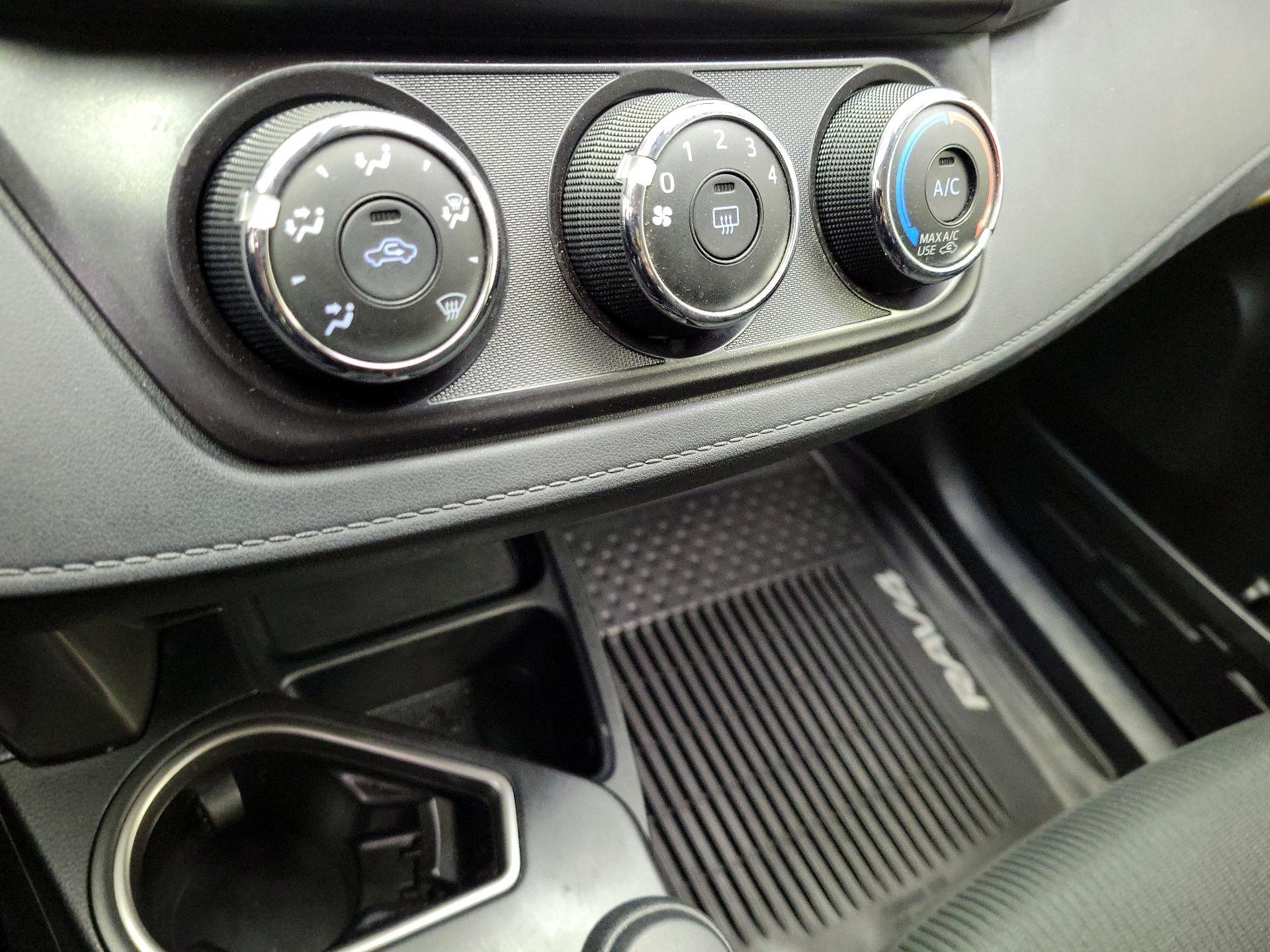 Thumbnail: 2018 Toyota RAV4 - 16