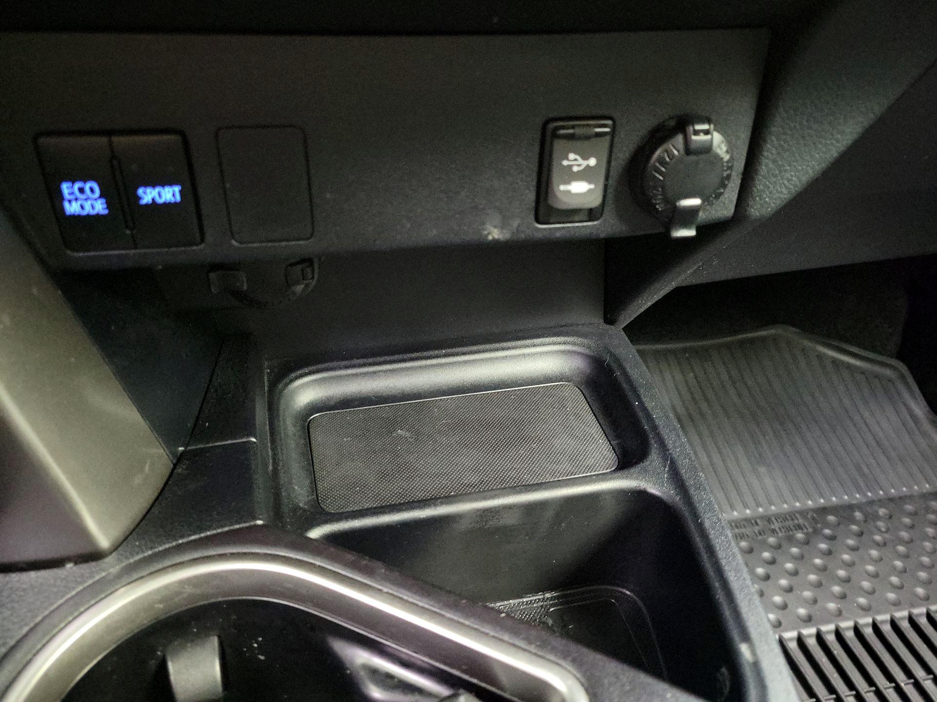 Thumbnail: 2018 Toyota RAV4 - 18