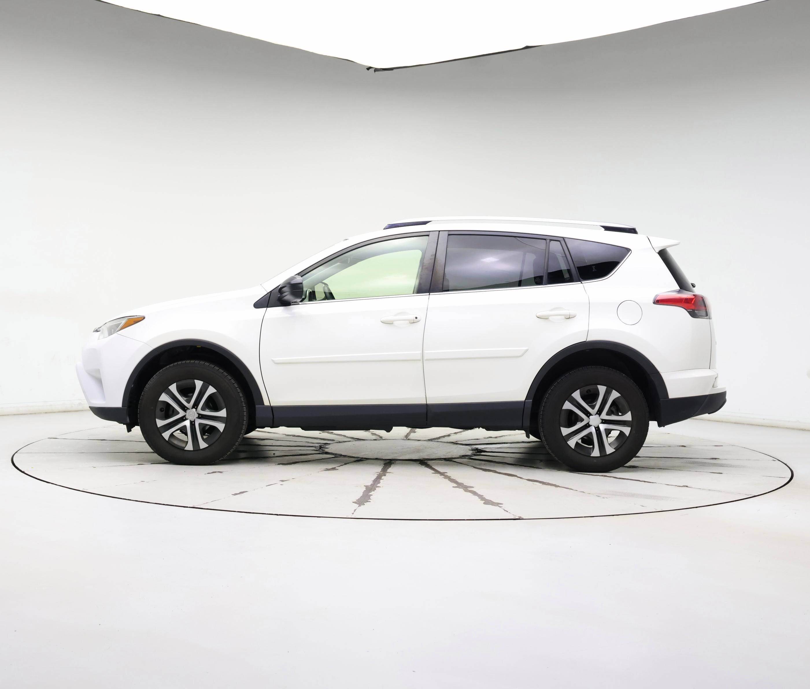 Thumbnail: 2018 Toyota RAV4 - 3