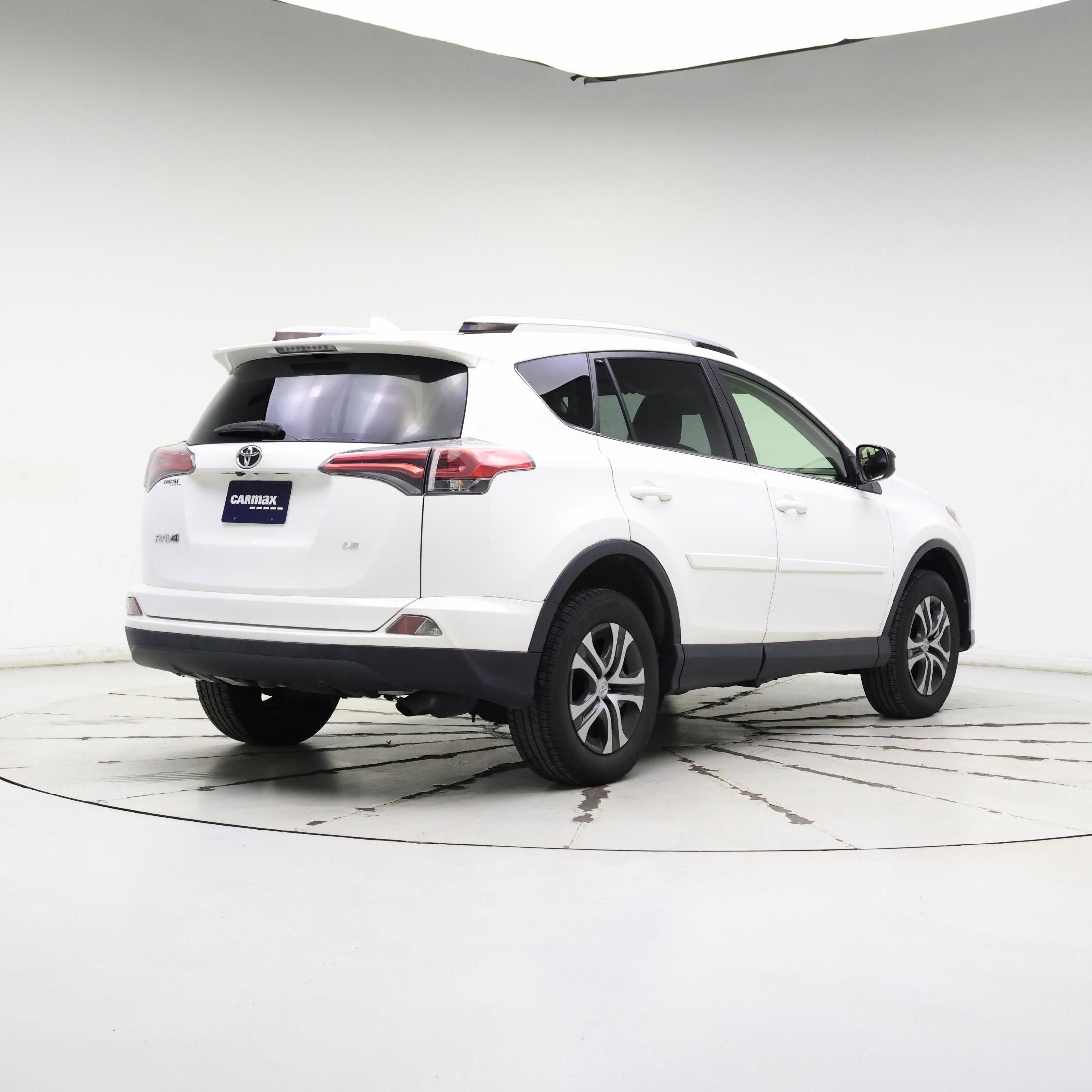 Thumbnail: 2018 Toyota RAV4 - 8