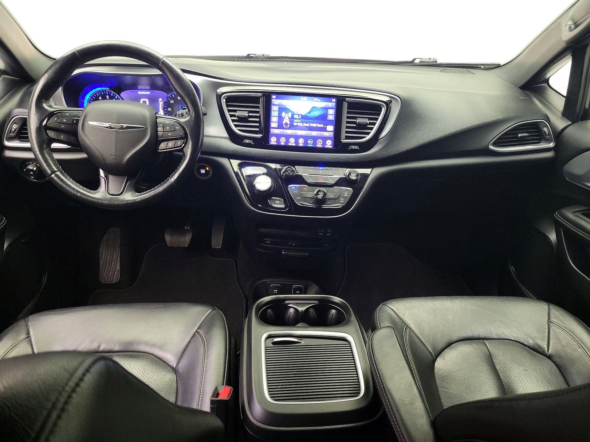 Thumbnail: 2019 Chrysler Pacifica - 9