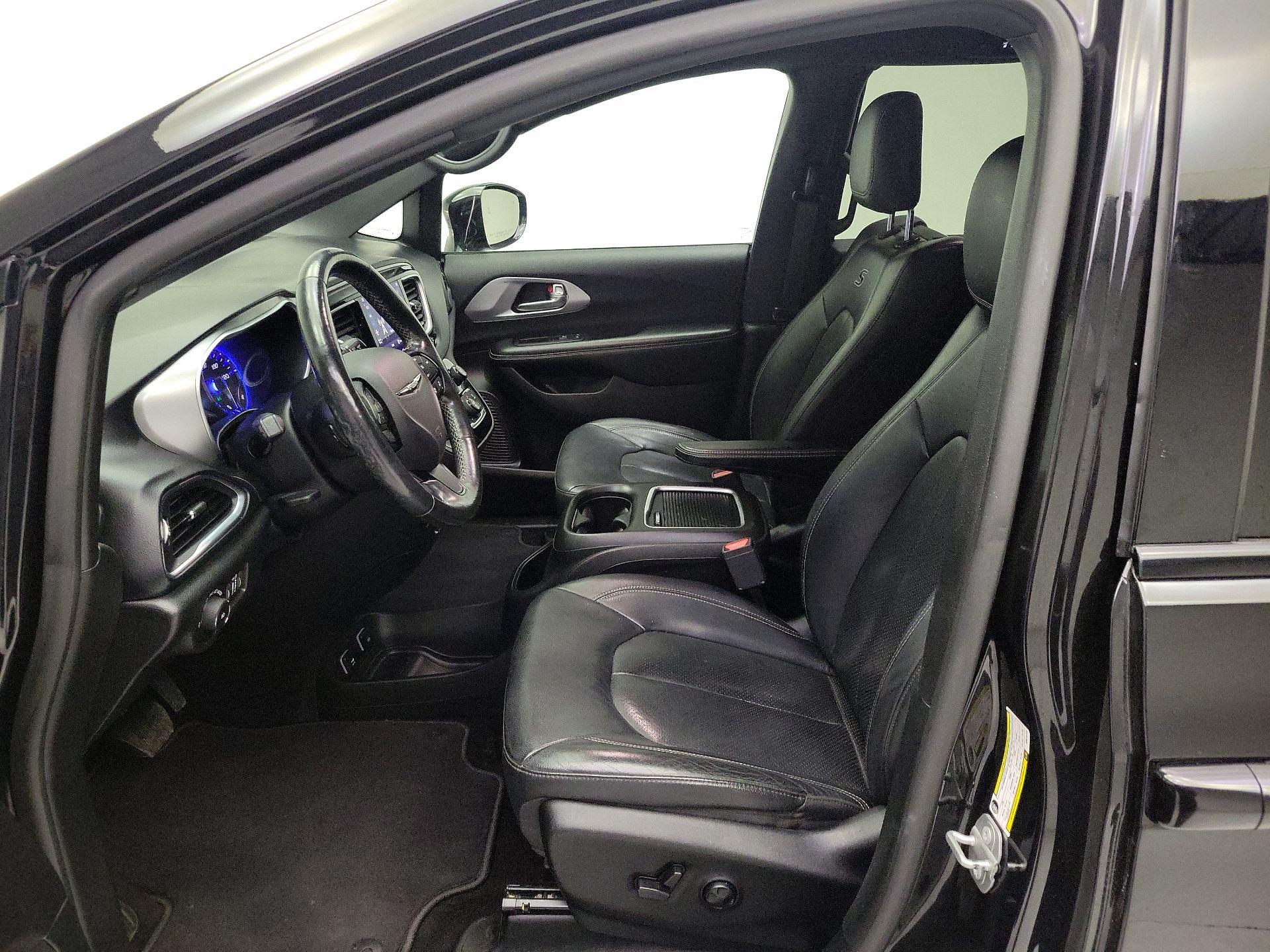 Thumbnail: 2019 Chrysler Pacifica - 11