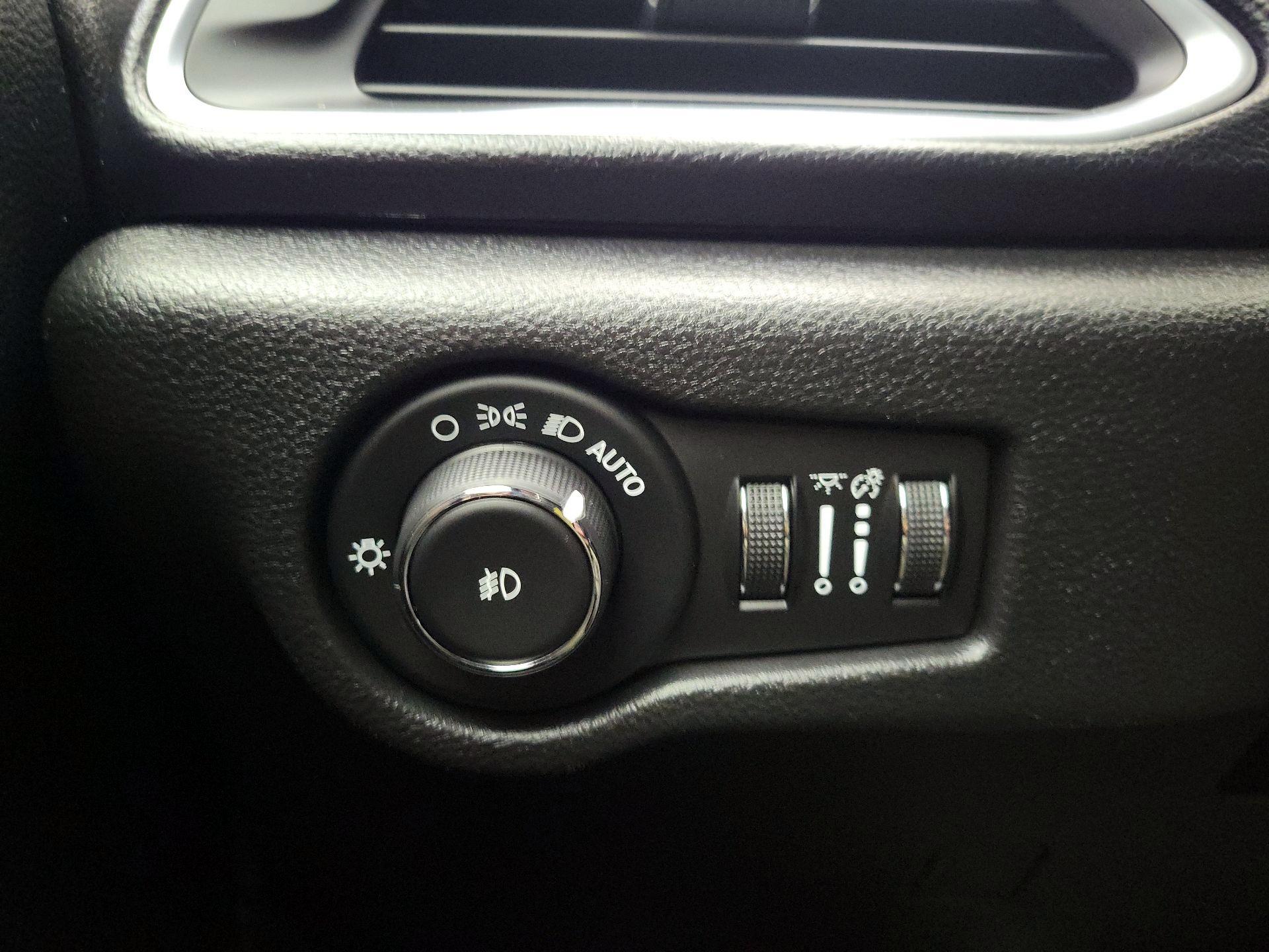 Thumbnail: 2019 Chrysler Pacifica - 13