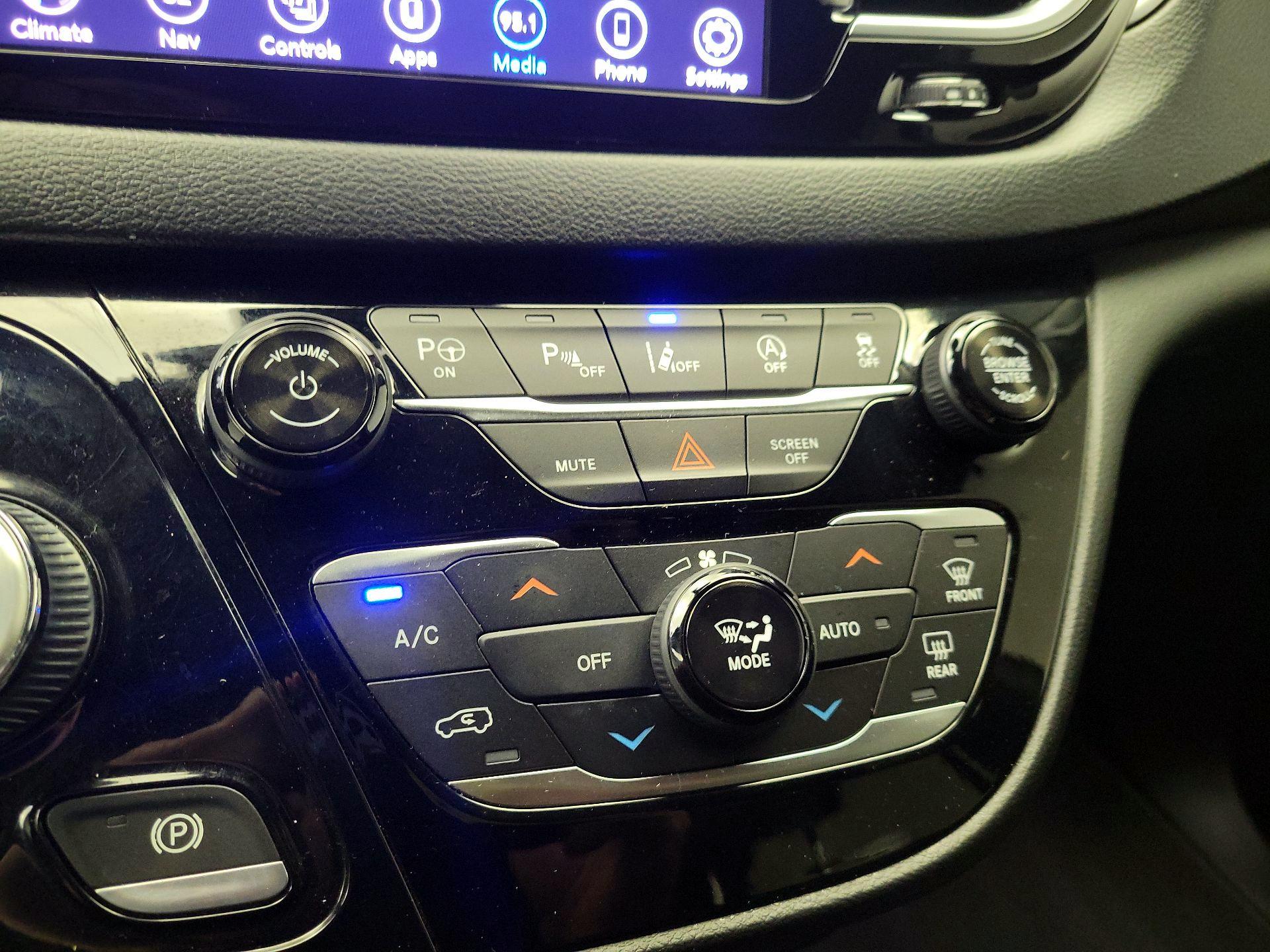 Thumbnail: 2019 Chrysler Pacifica - 17