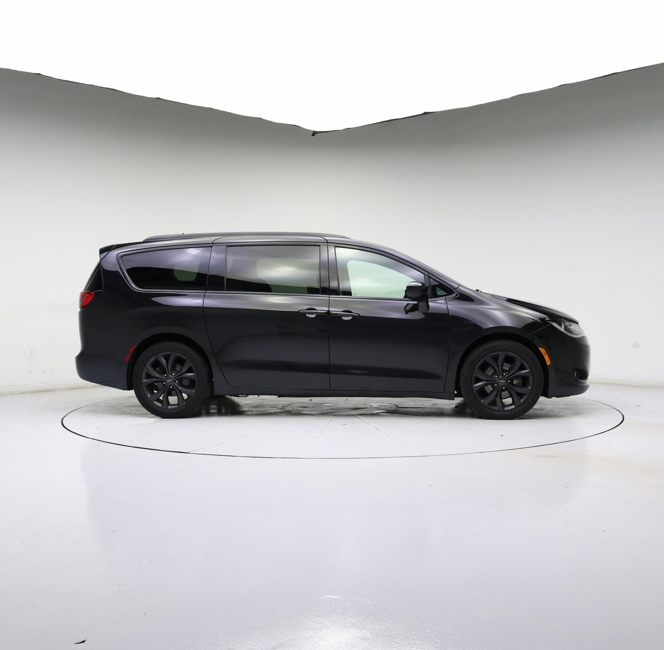 Thumbnail: 2019 Chrysler Pacifica - 7
