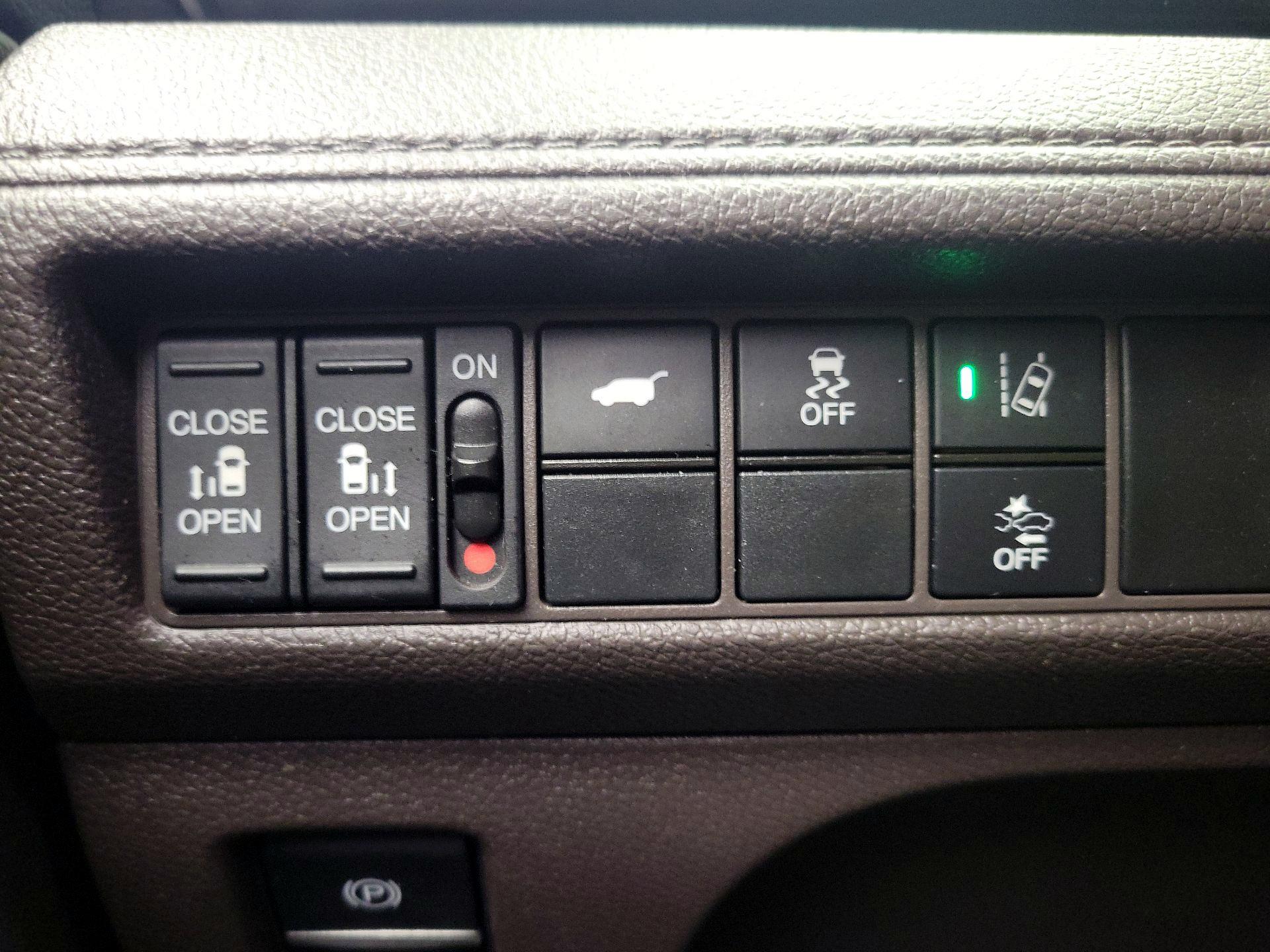 Thumbnail: 2019 Honda Odyssey - 13