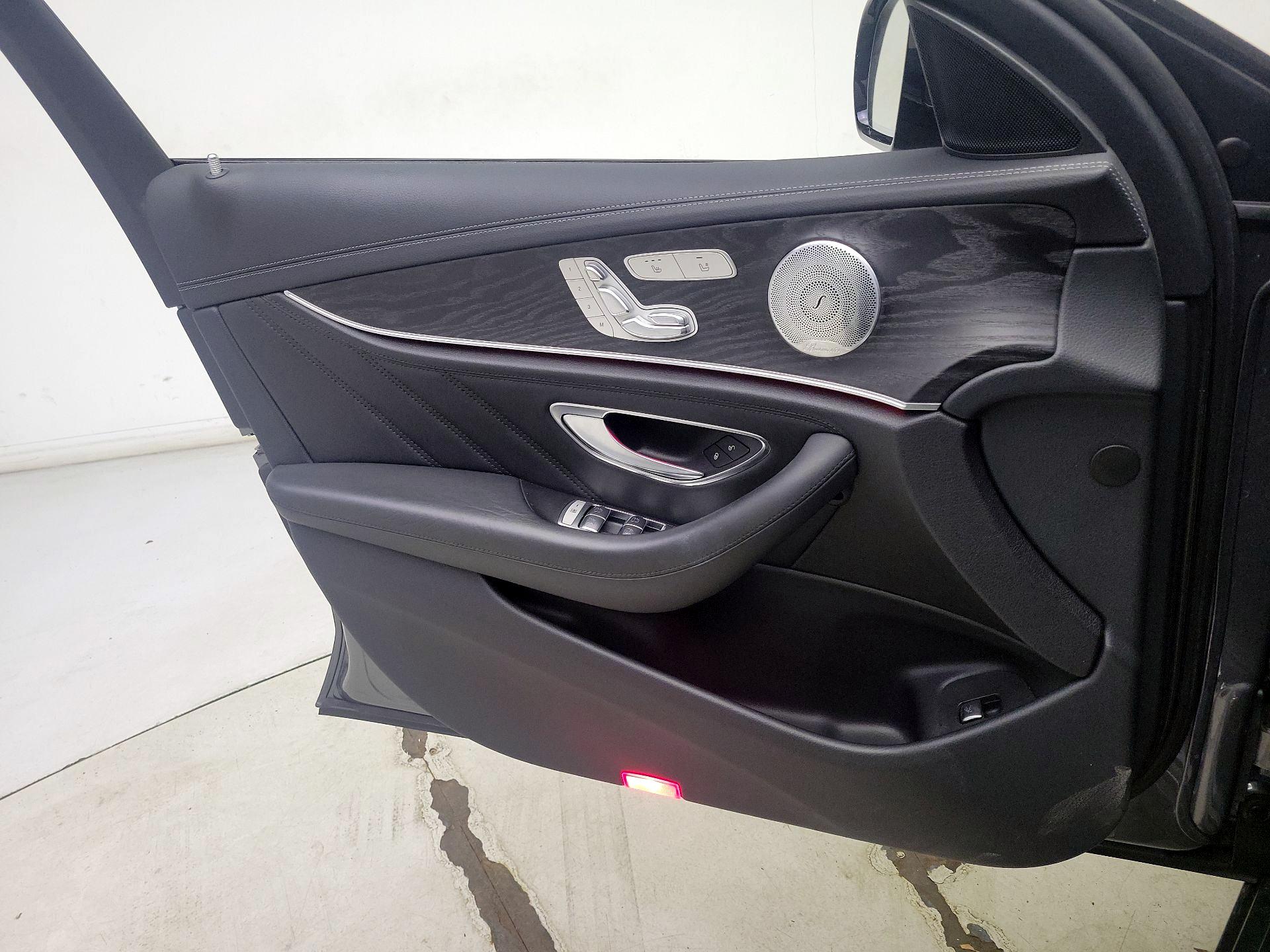 Thumbnail: 2017 Mercedes-Benz E-Class - 12