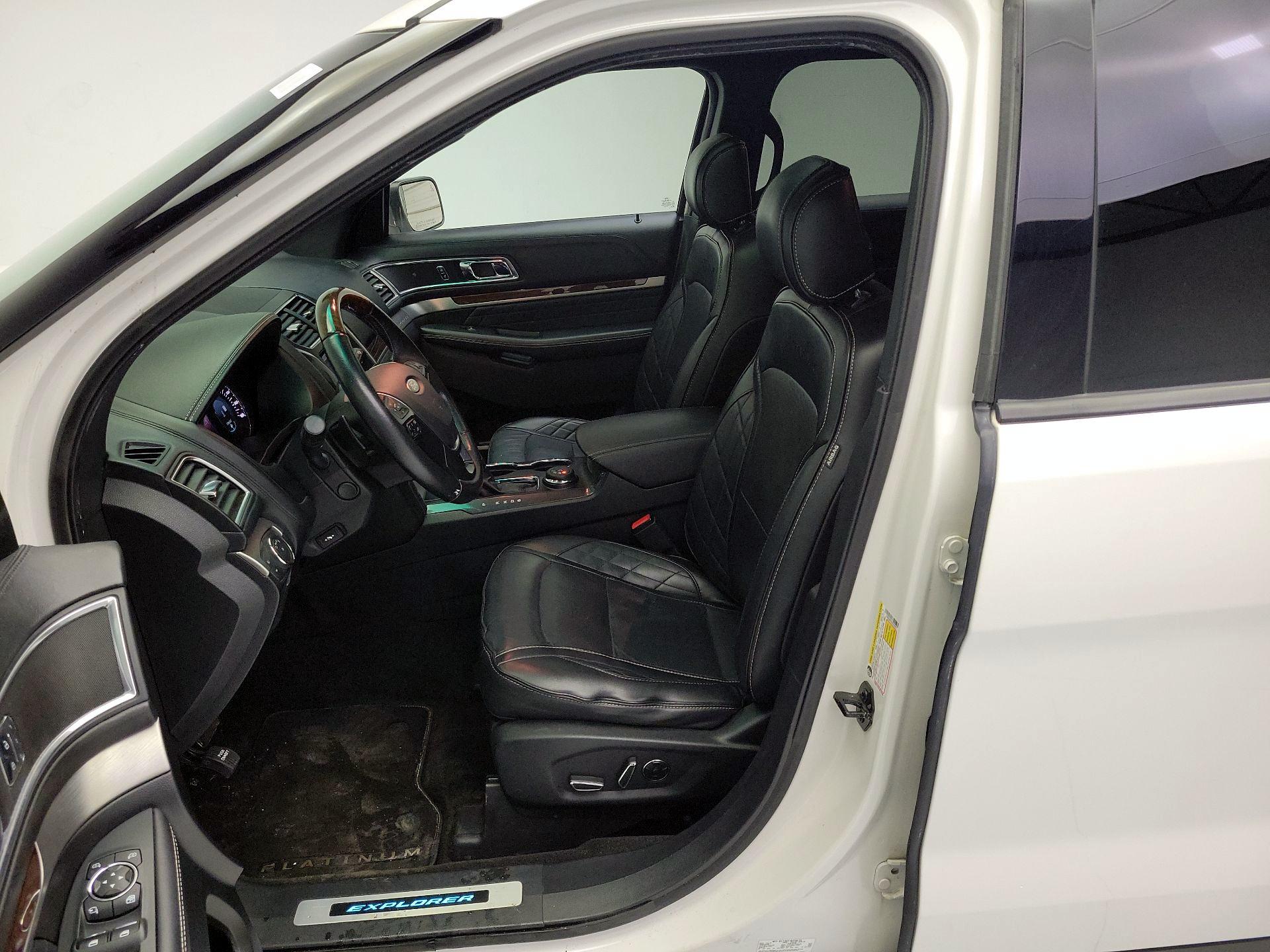 Thumbnail: 2016 Ford Explorer - 11