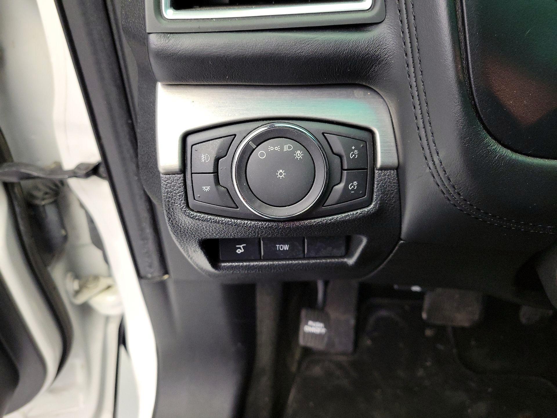 Thumbnail: 2016 Ford Explorer - 13