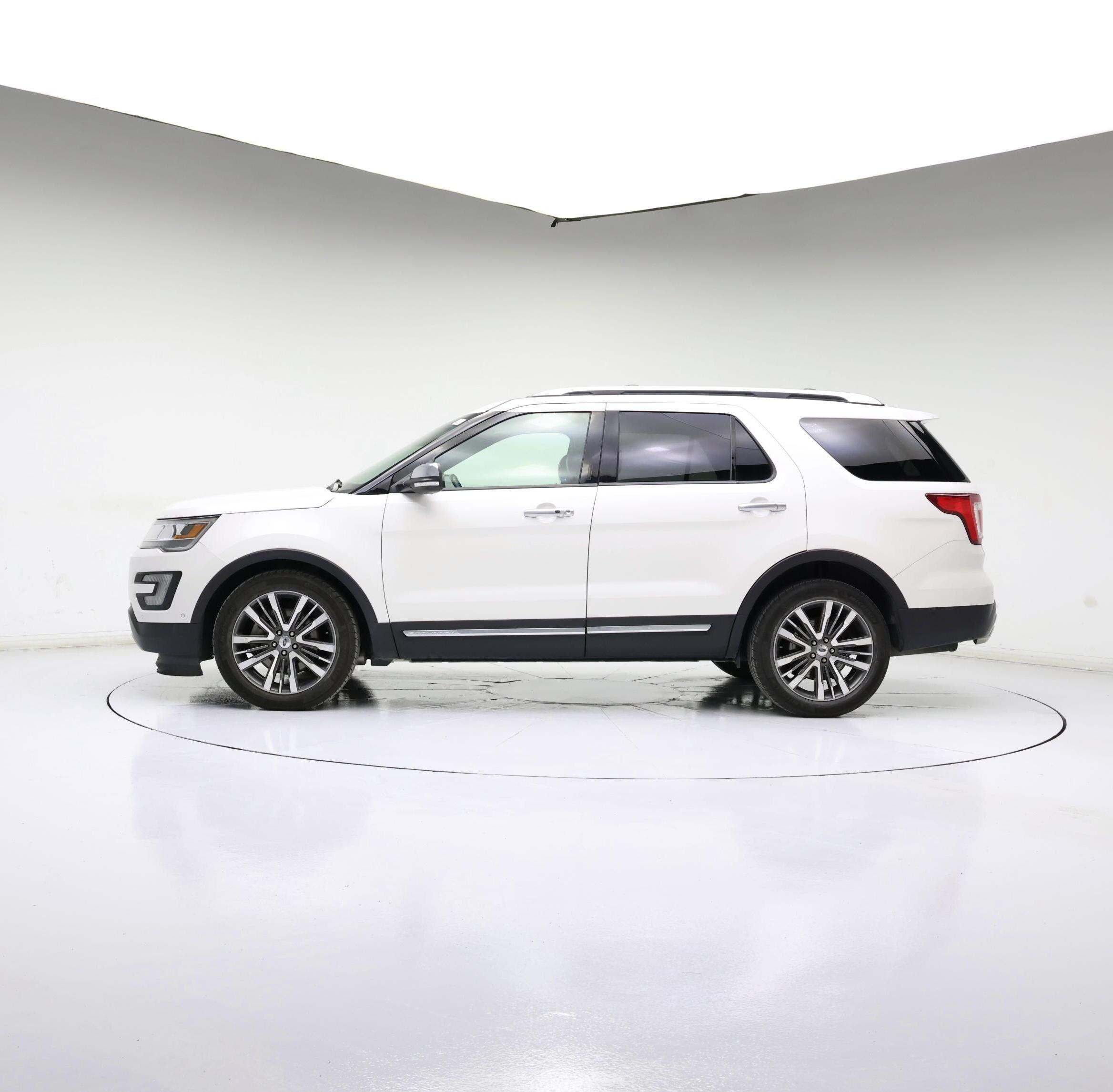 Thumbnail: 2016 Ford Explorer - 3