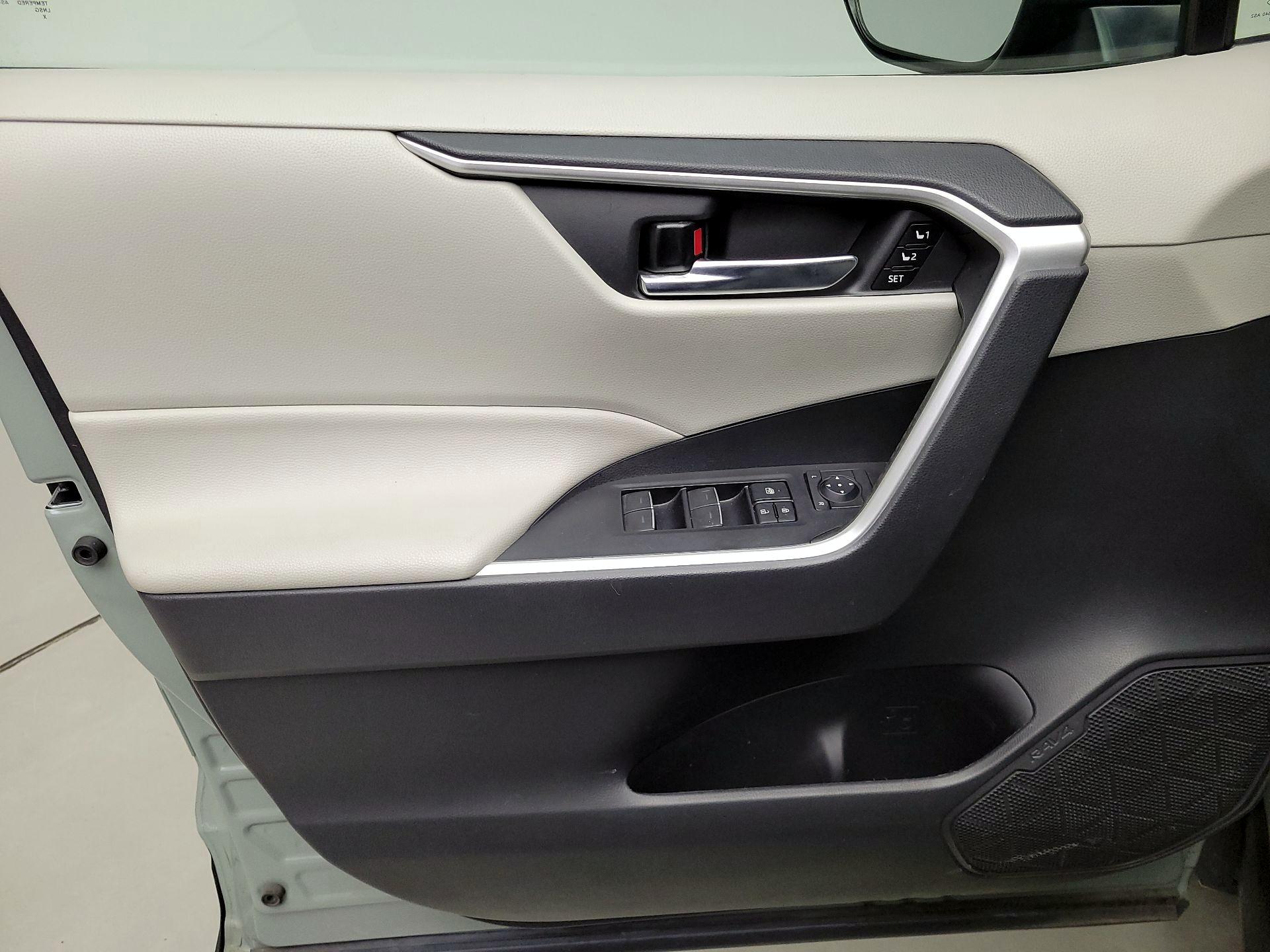 Thumbnail: 2022 Toyota RAV4 - 12