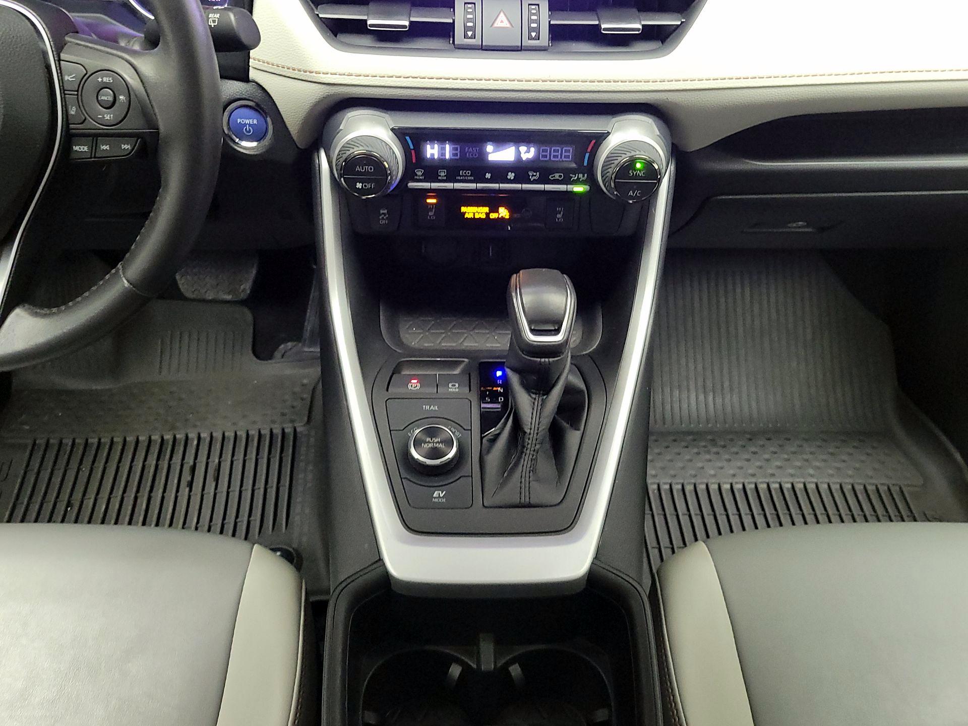 Thumbnail: 2022 Toyota RAV4 - 17