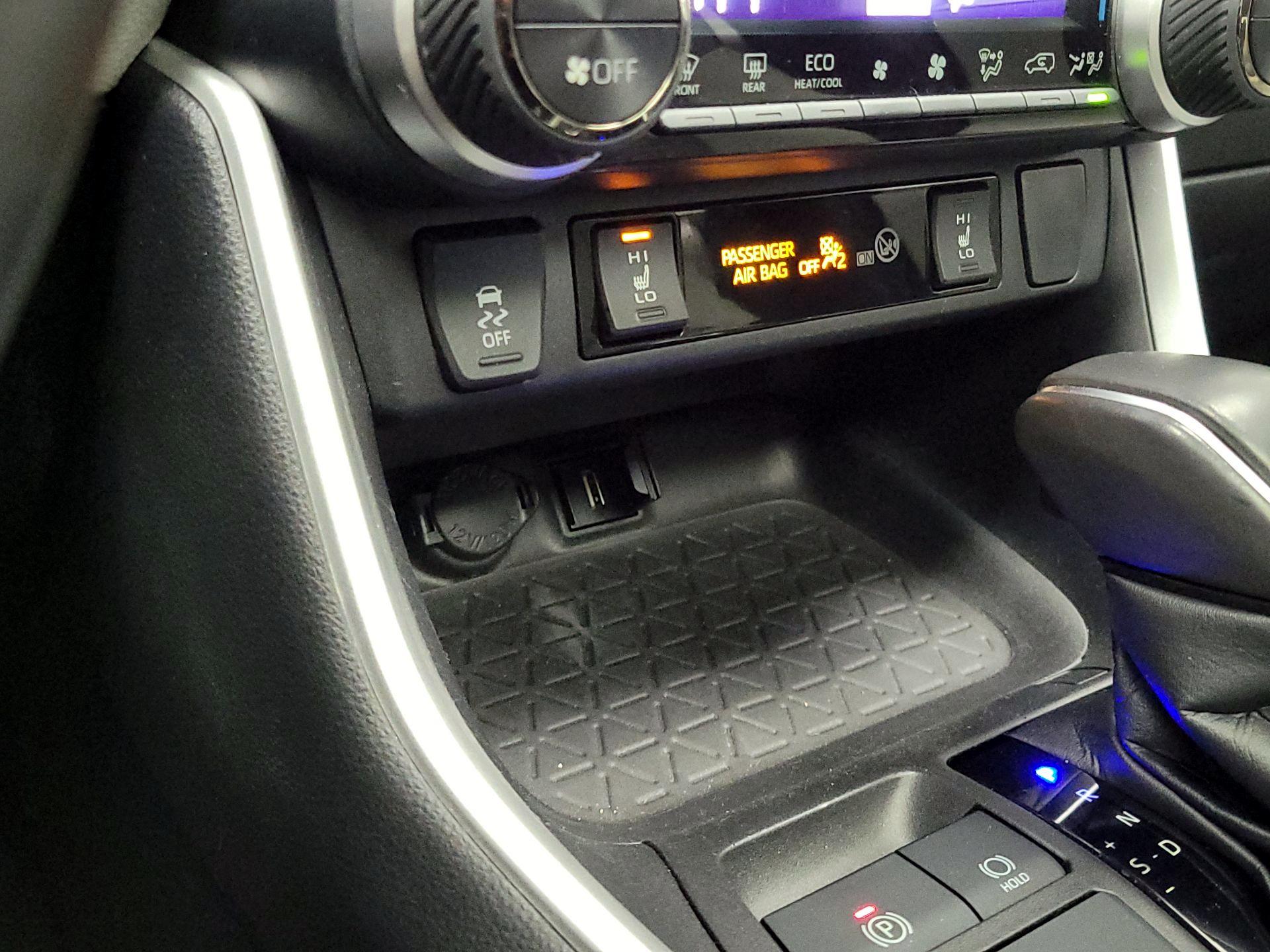 Thumbnail: 2022 Toyota RAV4 - 18