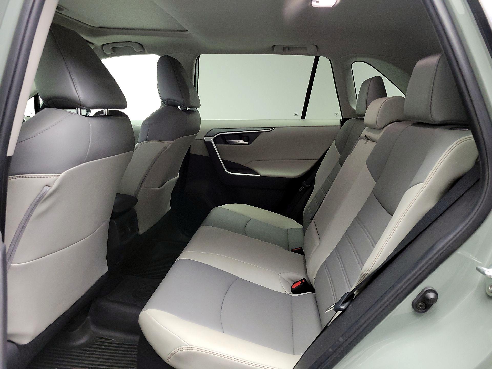 Thumbnail: 2022 Toyota RAV4 - 20