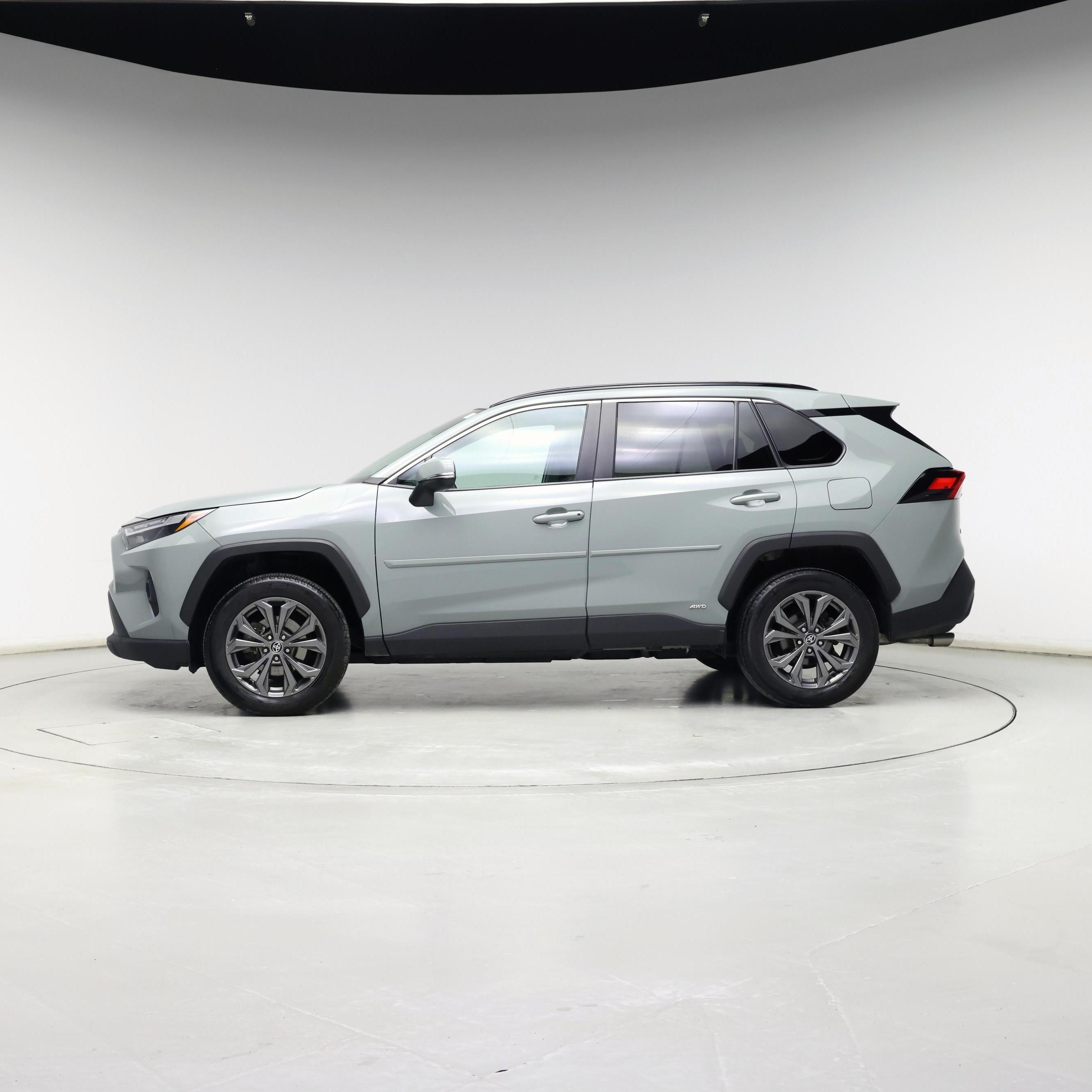Thumbnail: 2022 Toyota RAV4 - 3