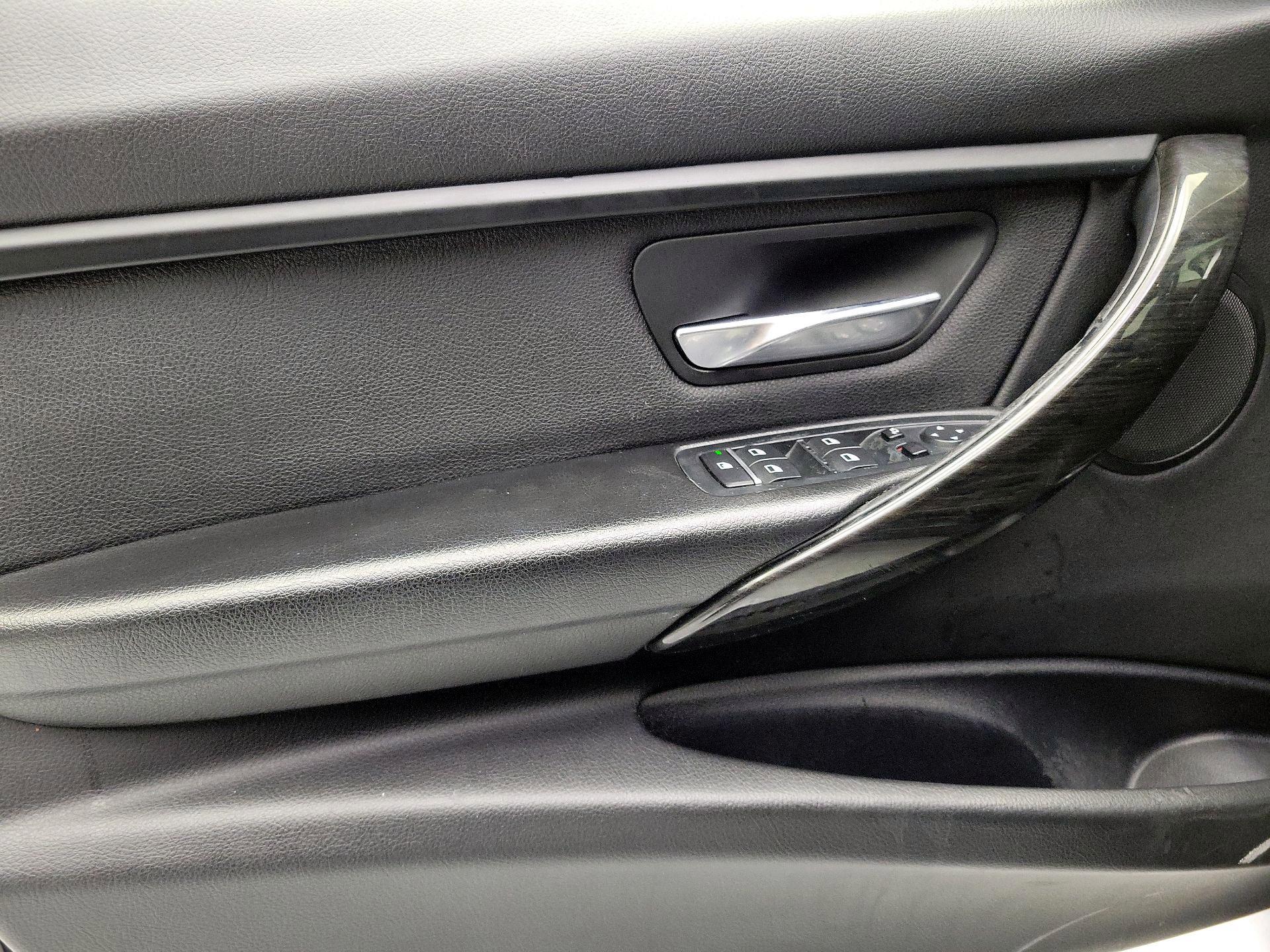 Thumbnail: 2018 BMW 3 Series - 12