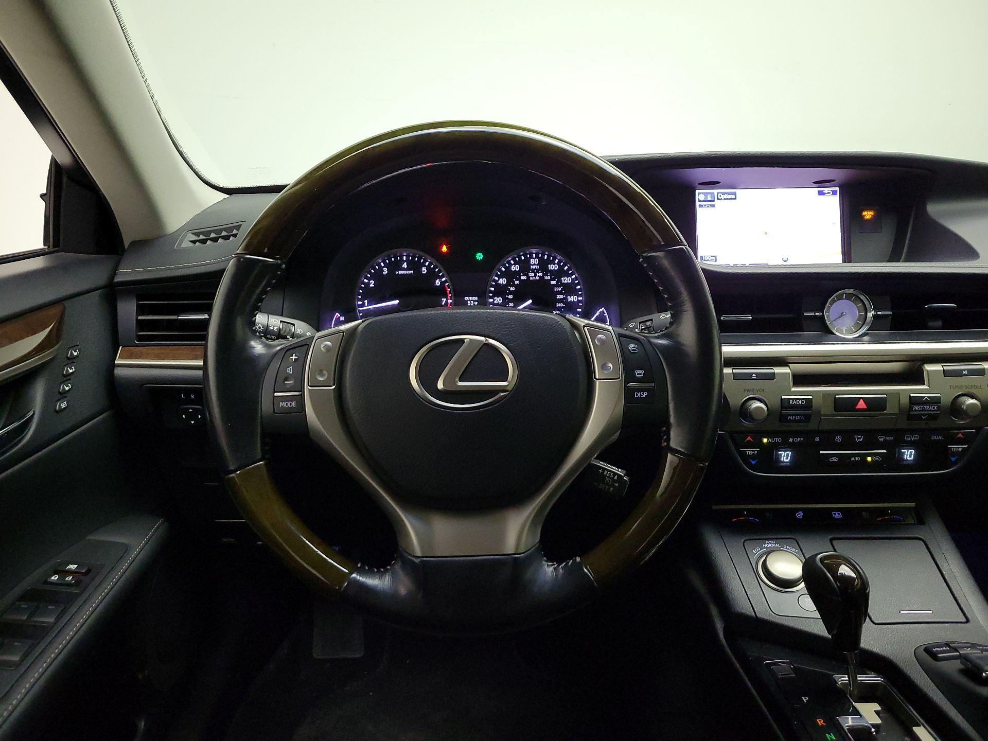 Thumbnail: 2015 Lexus ES - 10