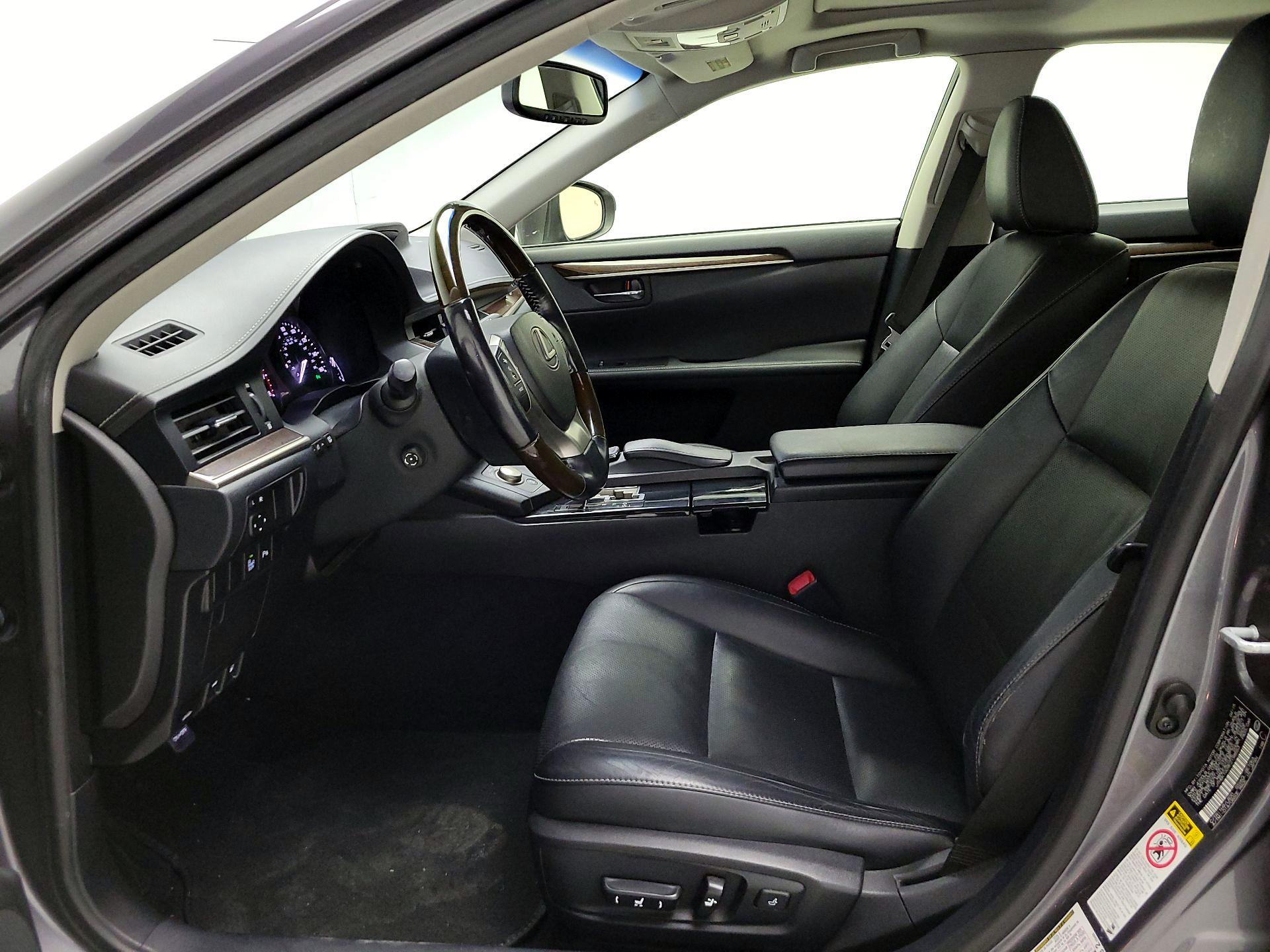 Thumbnail: 2015 Lexus ES - 11