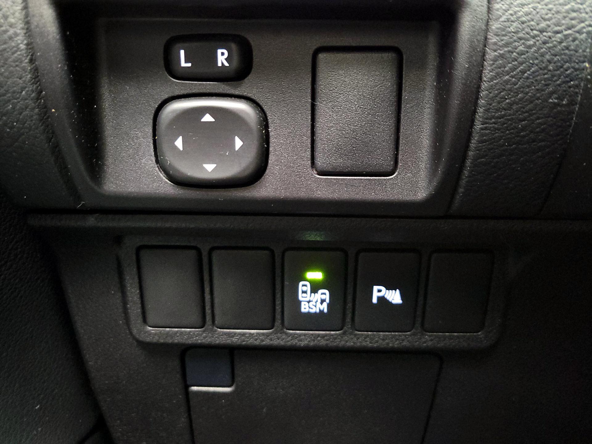 Thumbnail: 2015 Lexus ES - 13