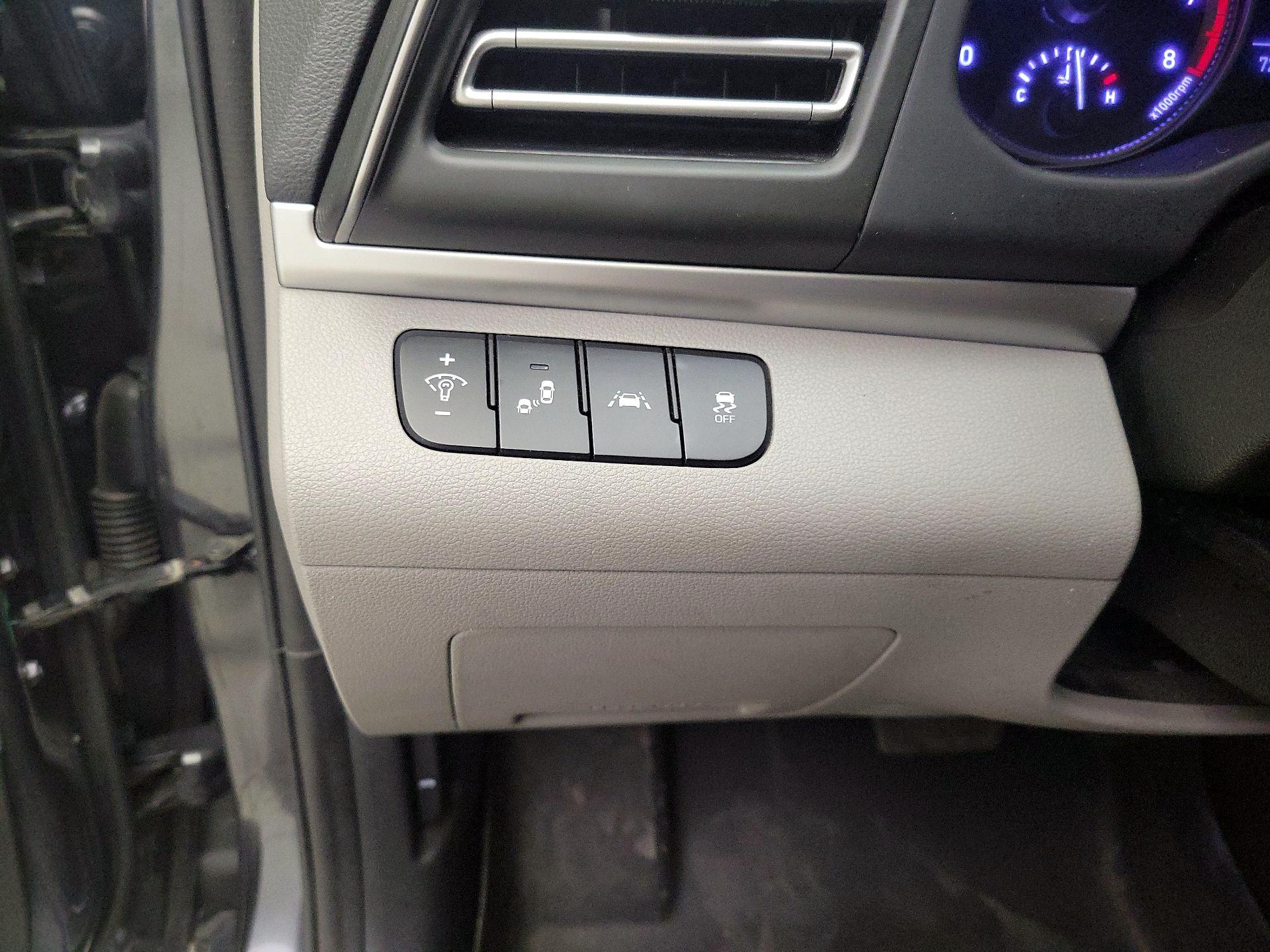 Thumbnail: 2020 Hyundai Elantra - 13