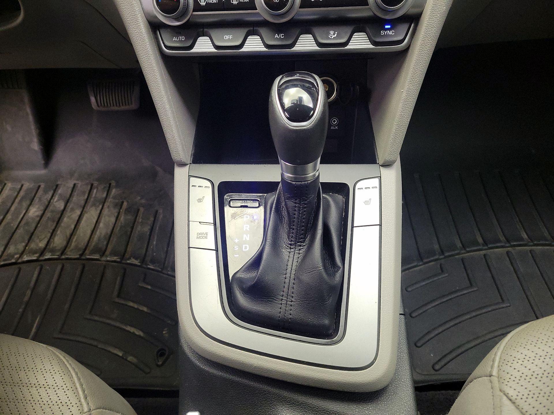 Thumbnail: 2020 Hyundai Elantra - 17