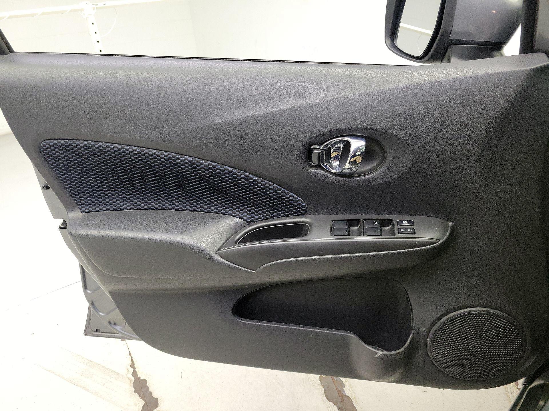 Thumbnail: 2017 Nissan Versa Note - 12