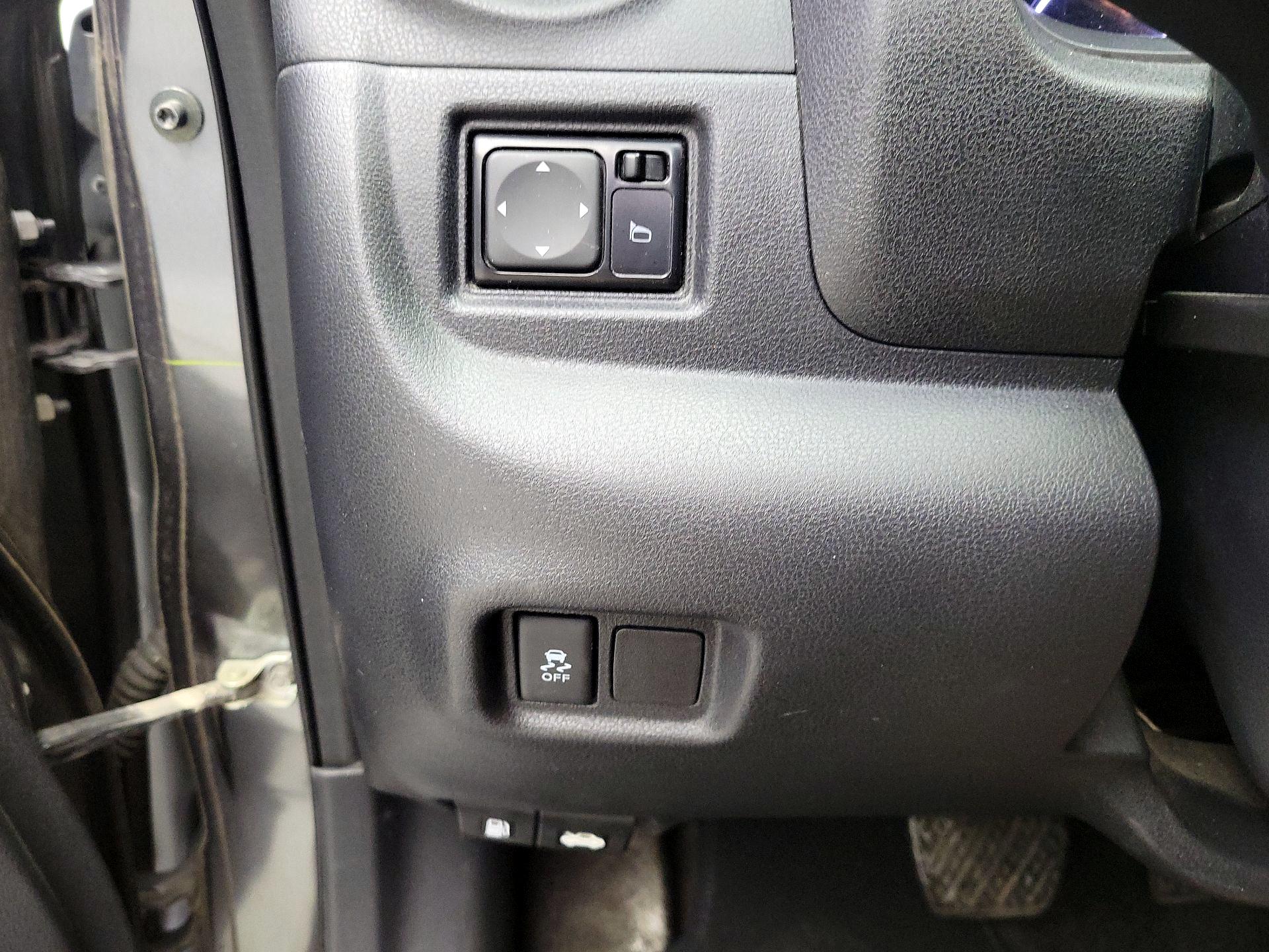 Thumbnail: 2017 Nissan Versa Note - 13