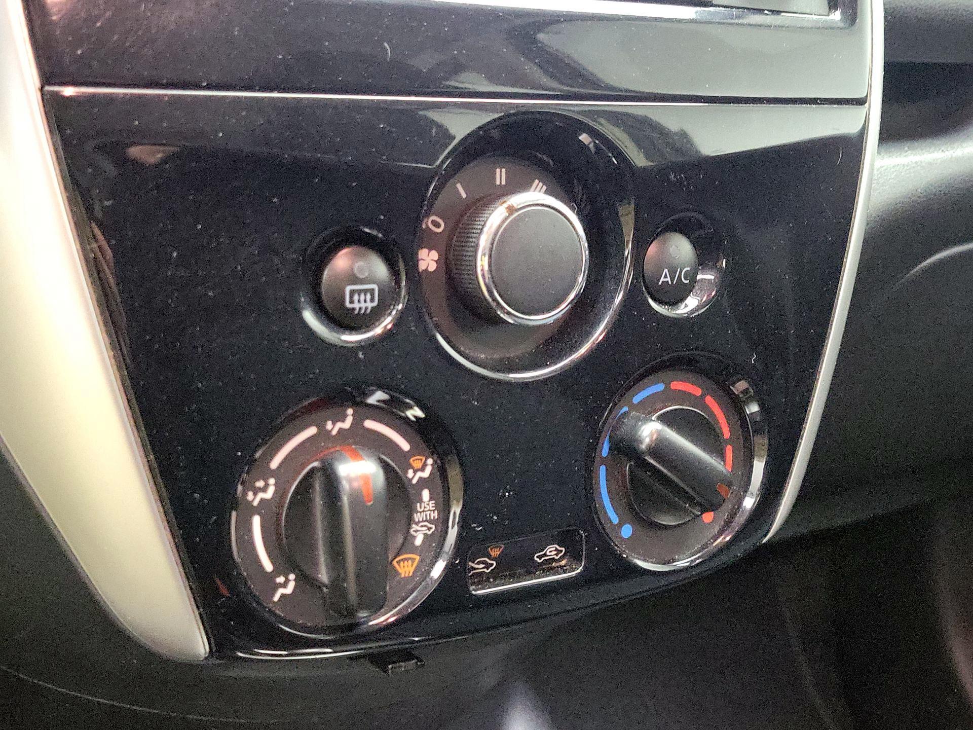 Thumbnail: 2017 Nissan Versa Note - 16